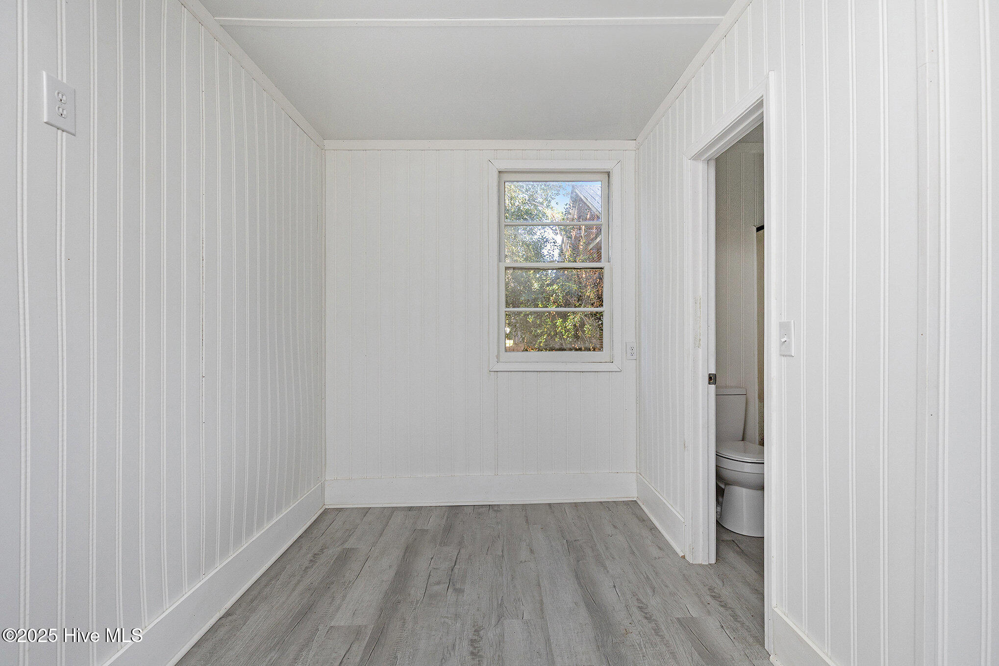 100537209 | Photo 37