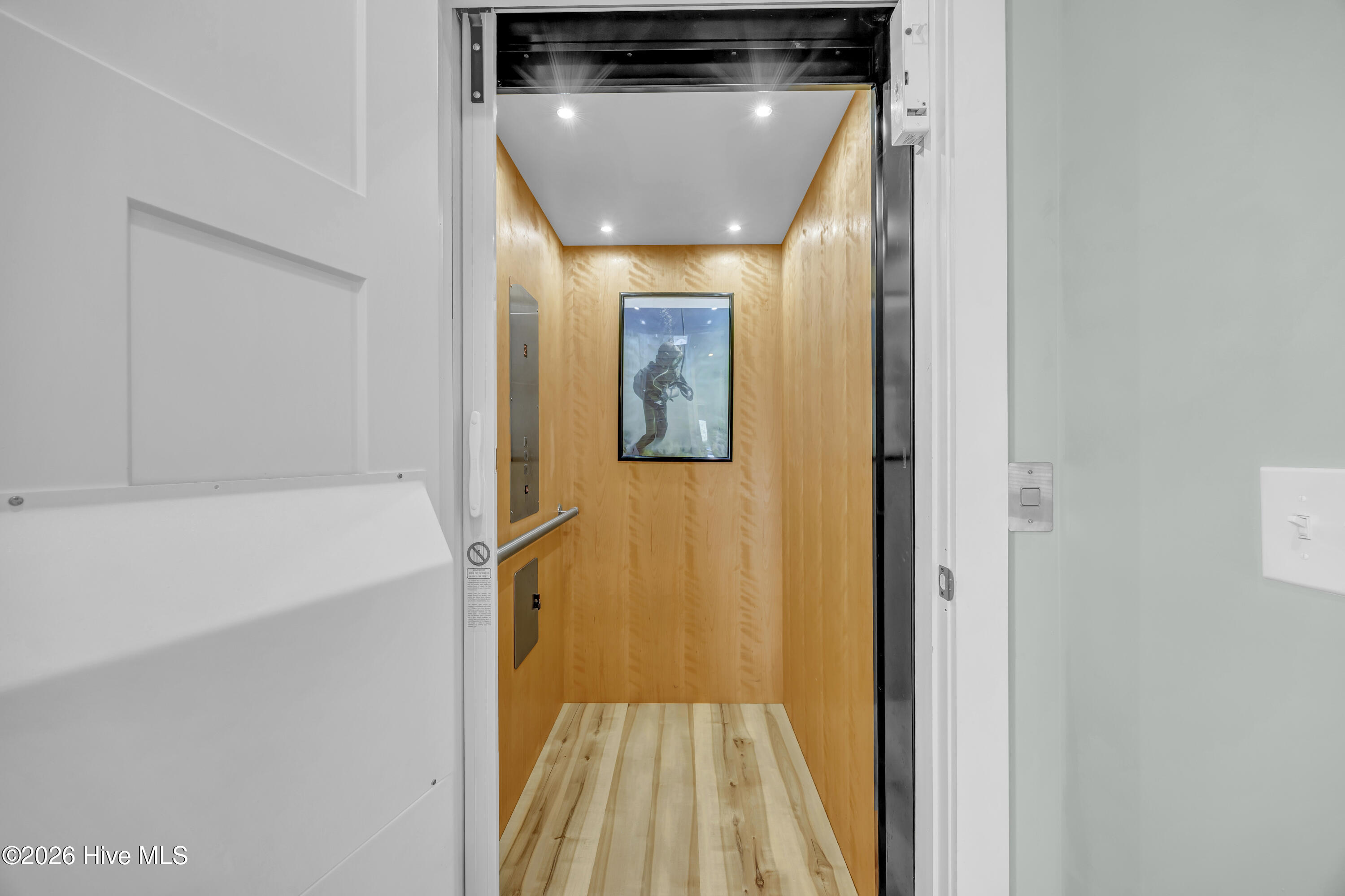 100558745 | Photo 12