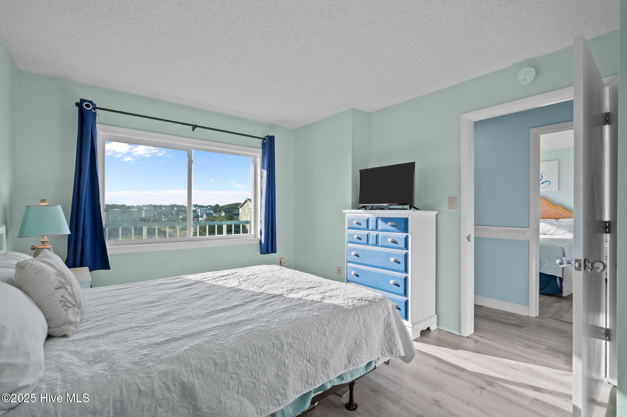 100570522 | Photo 23