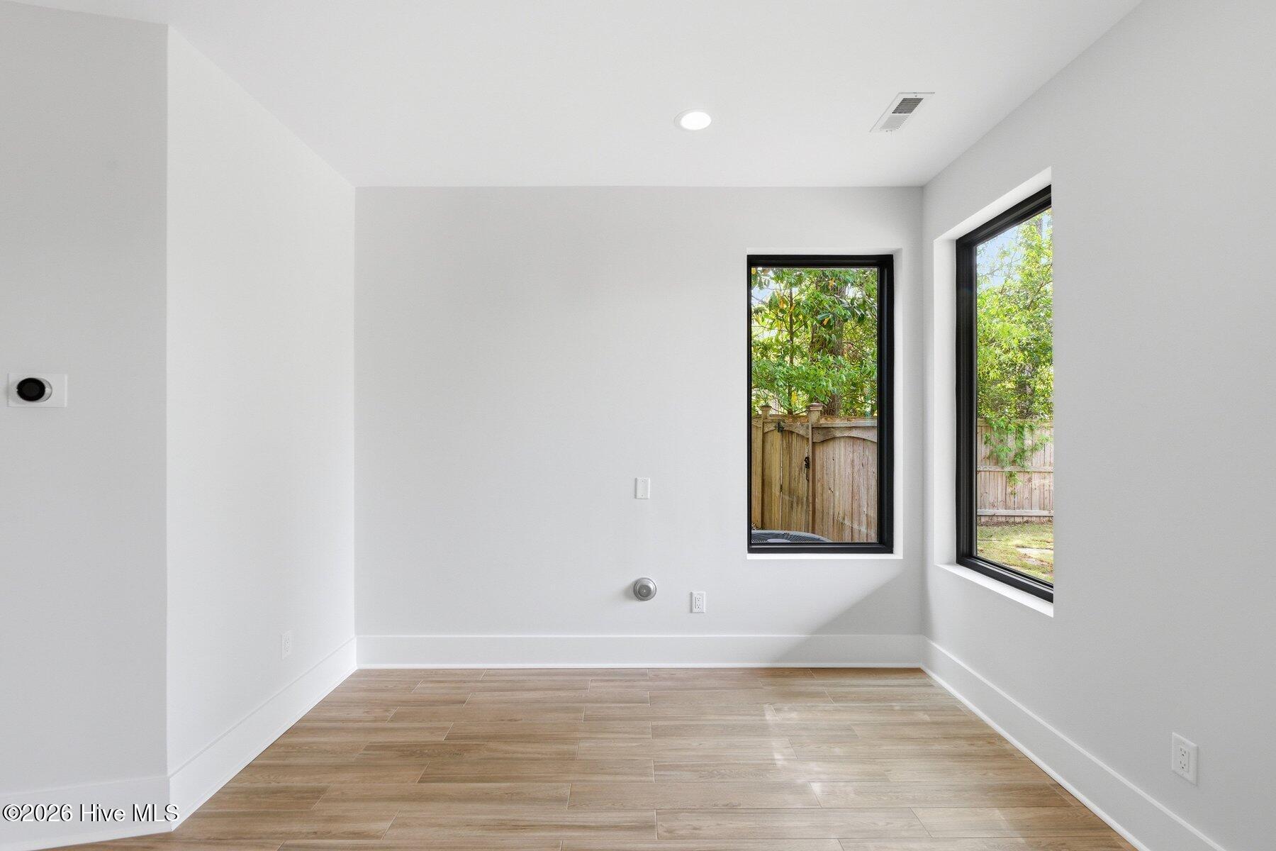 100566694 | Photo 50