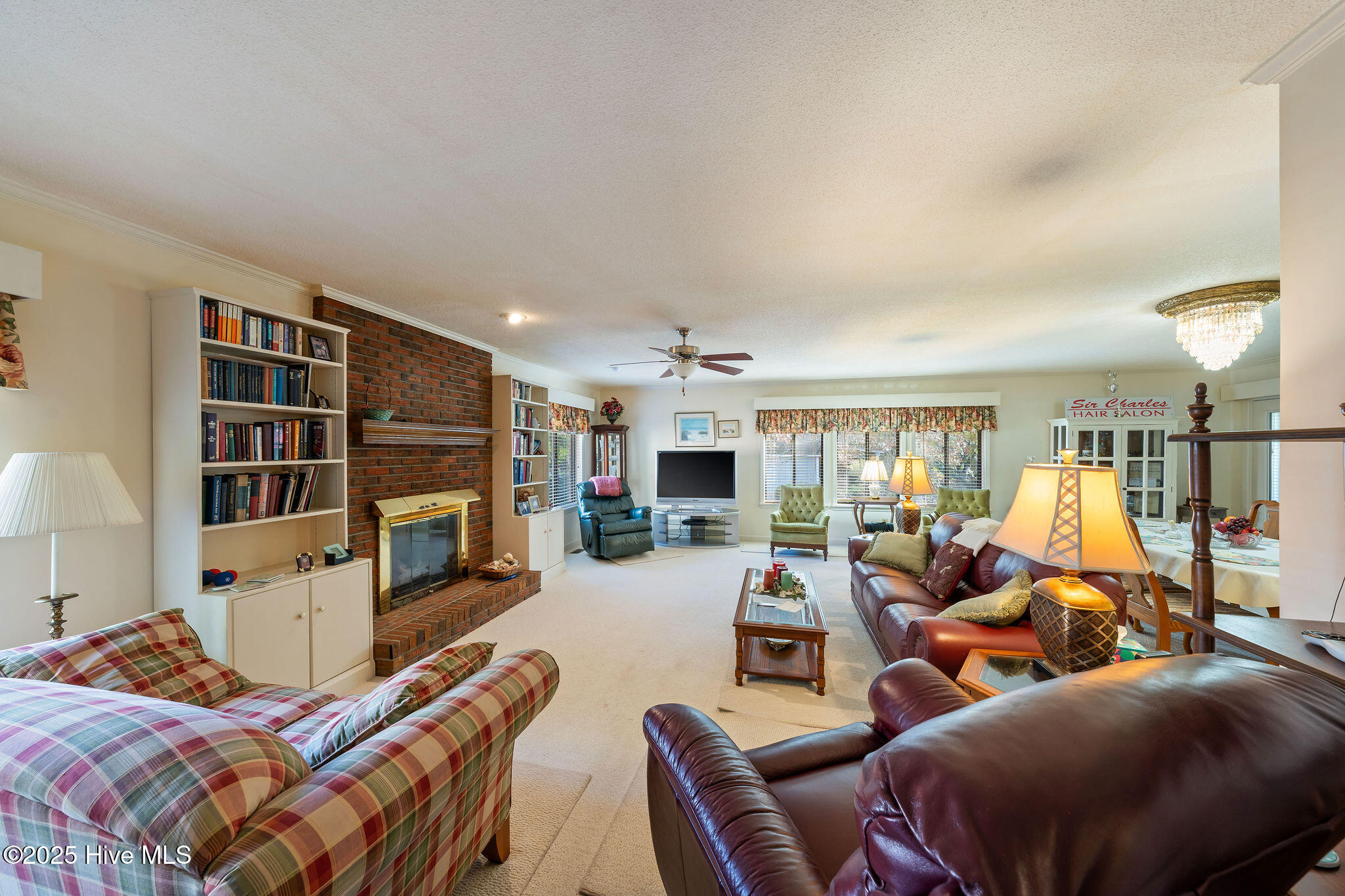 100542635 | Photo 77