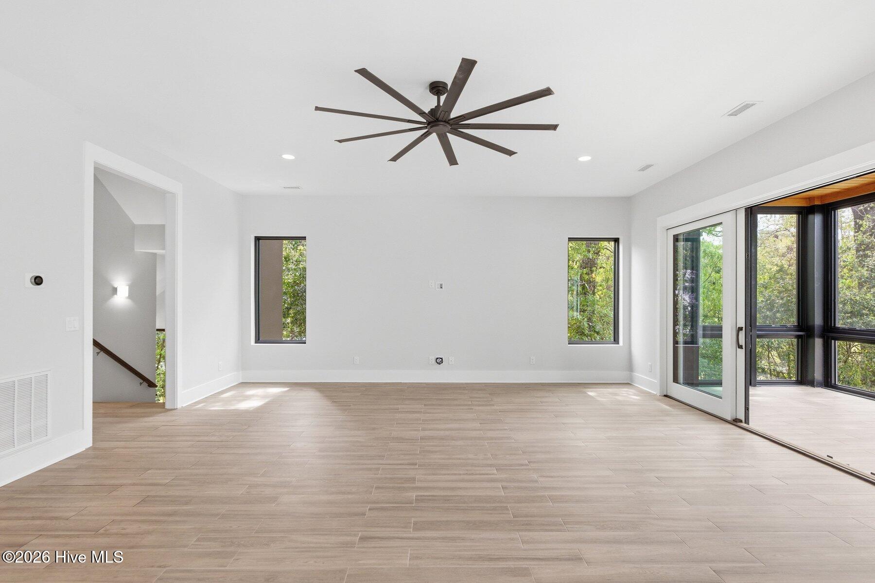 100566694 | Photo 21