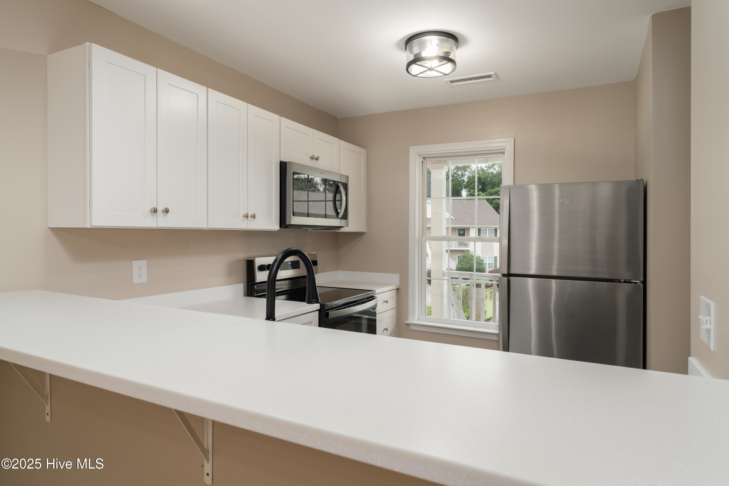 100530721 | Photo 12