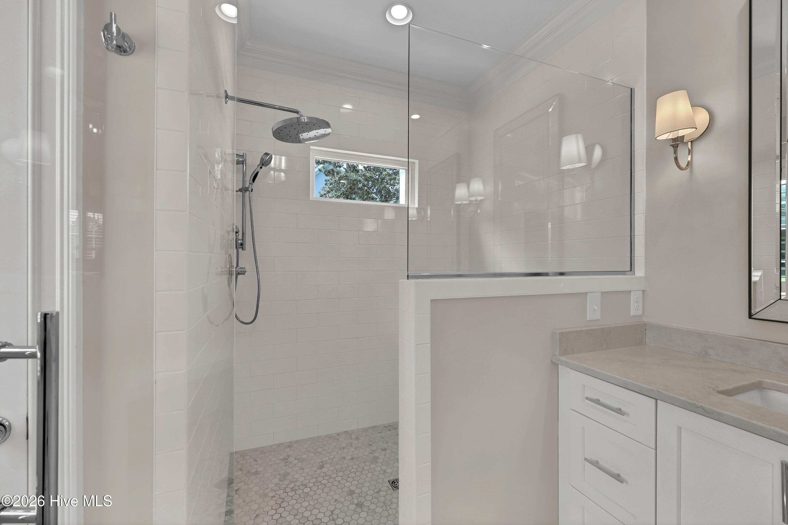 100569370 | Photo 30