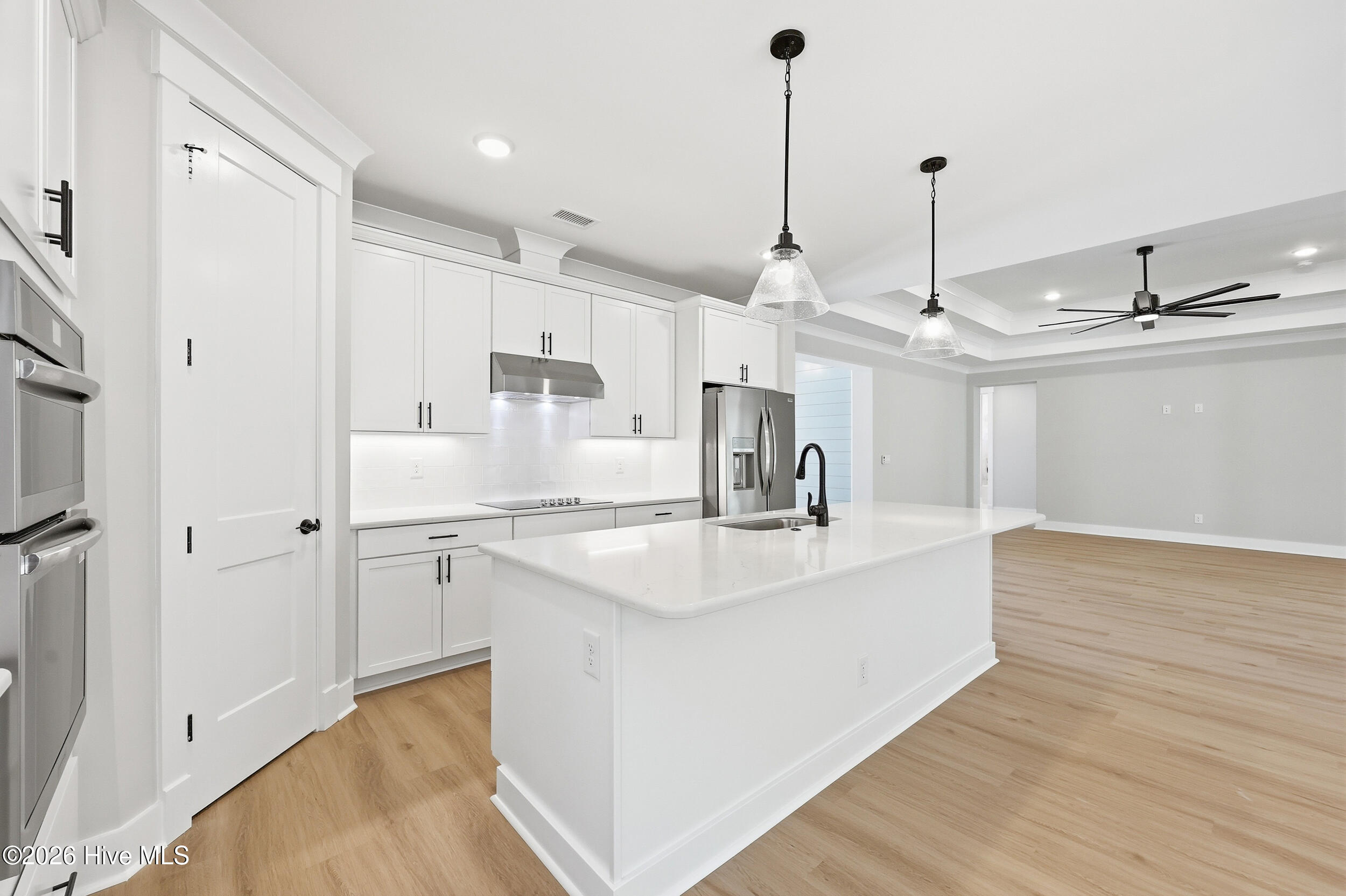 100551665 | Photo 11