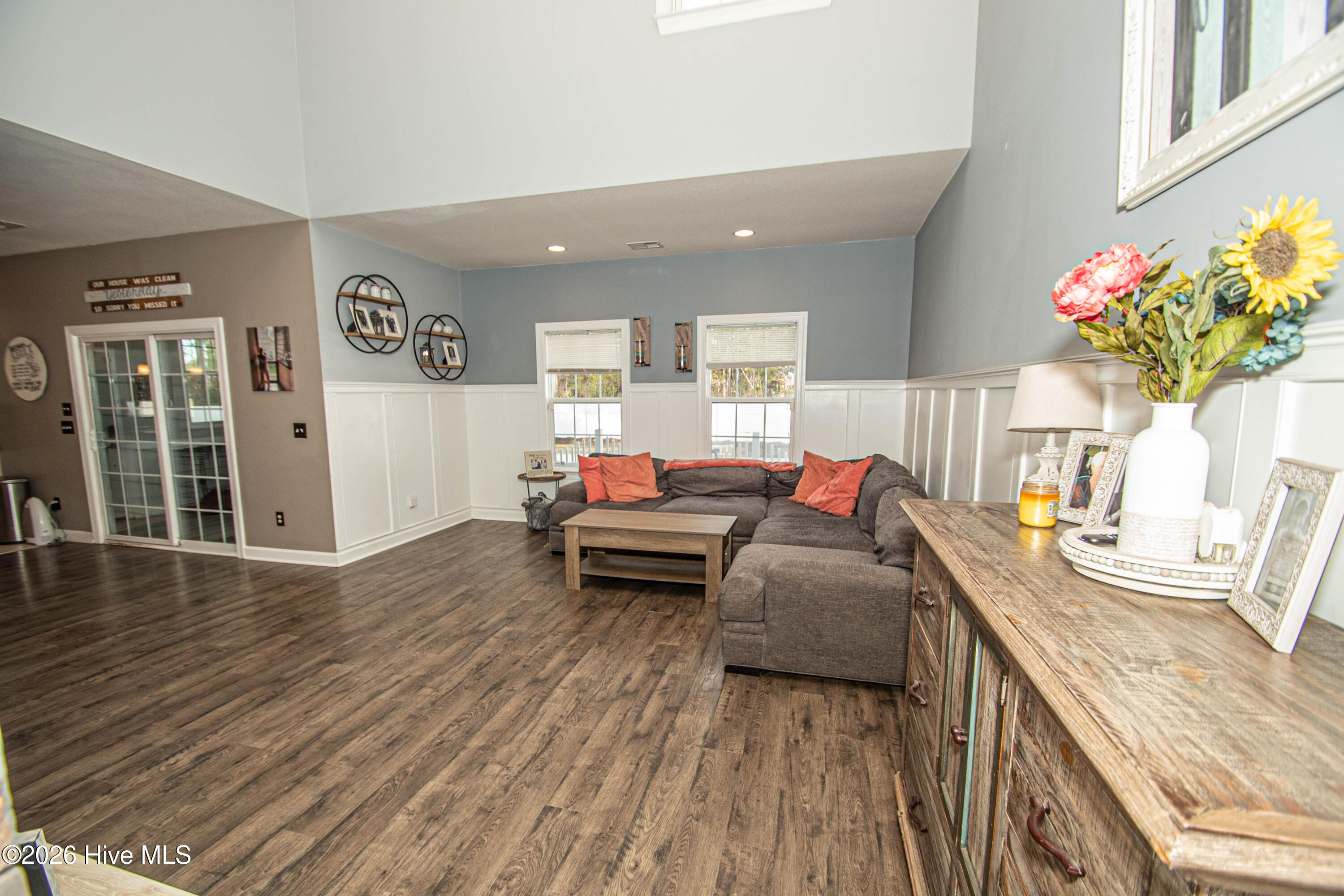 100553026 | Photo 28