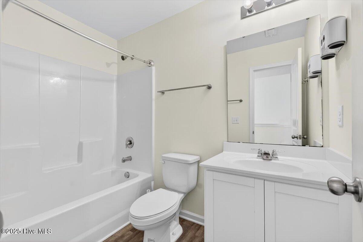 100540215 | Photo 23