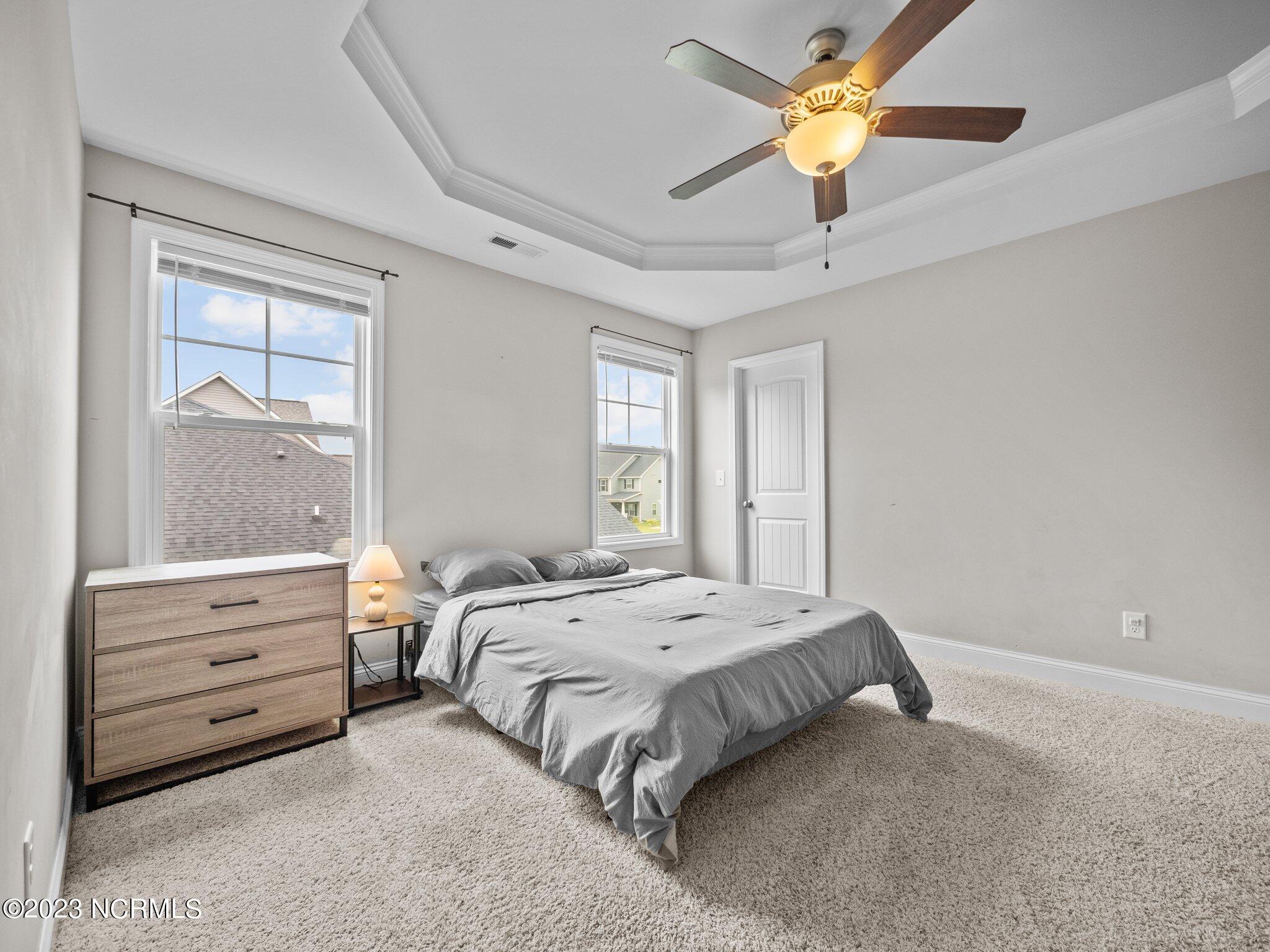 100553383 | Photo 30