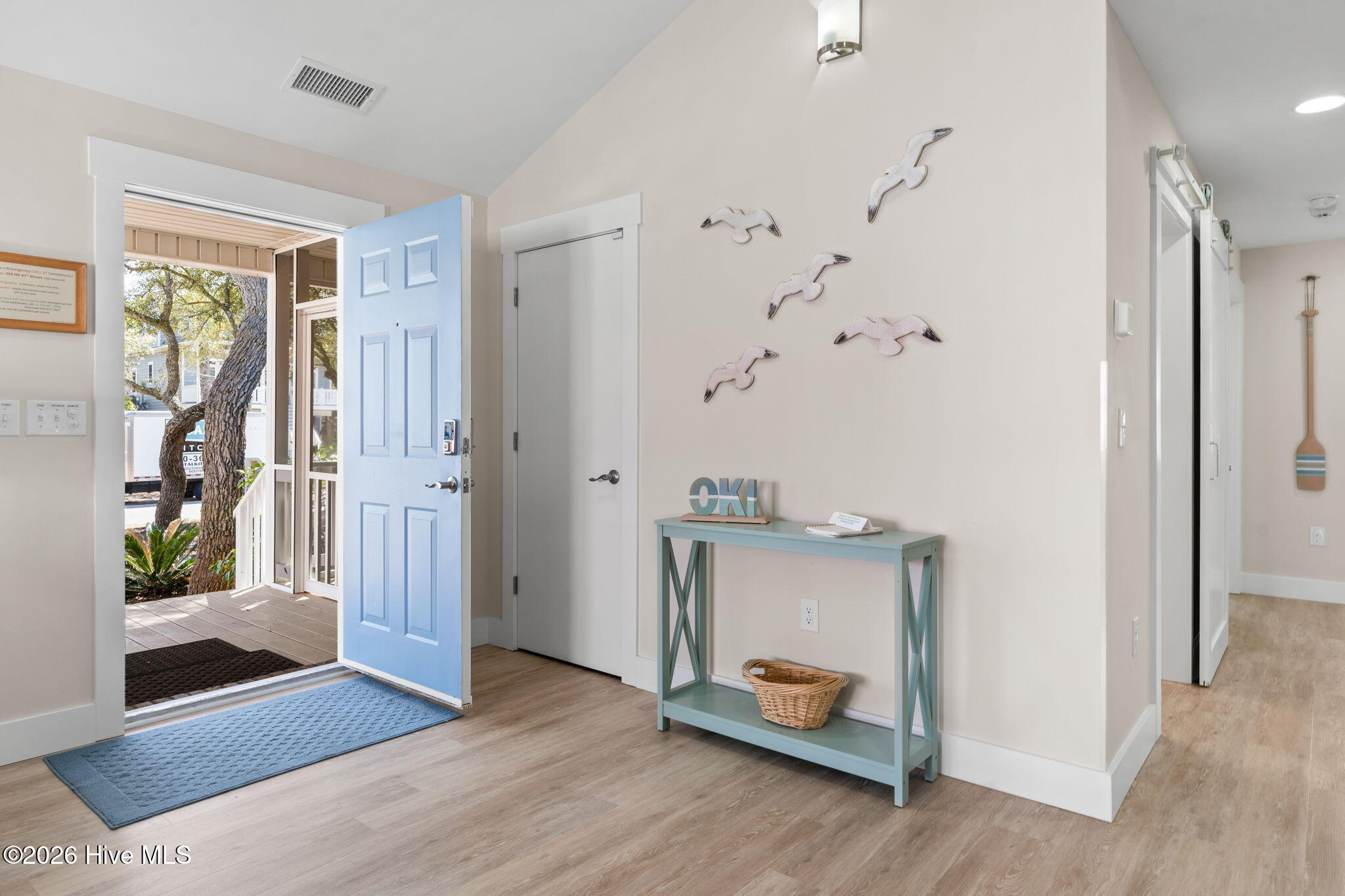 100562646 | Photo 10