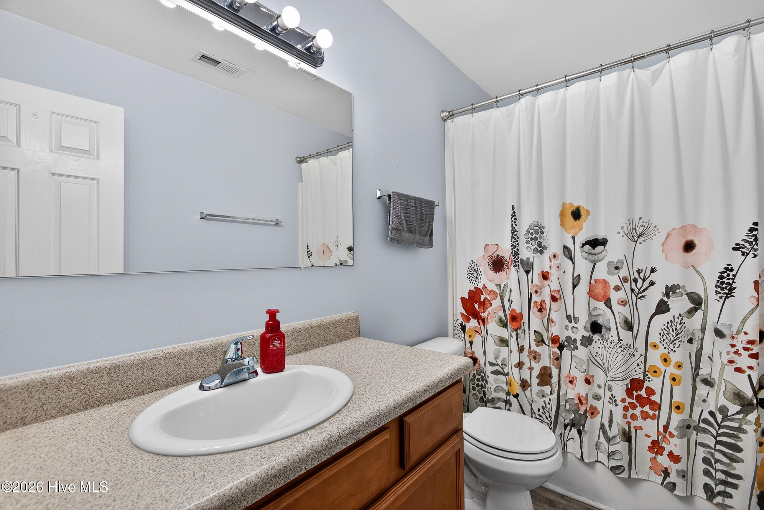 100566610 | Photo 24