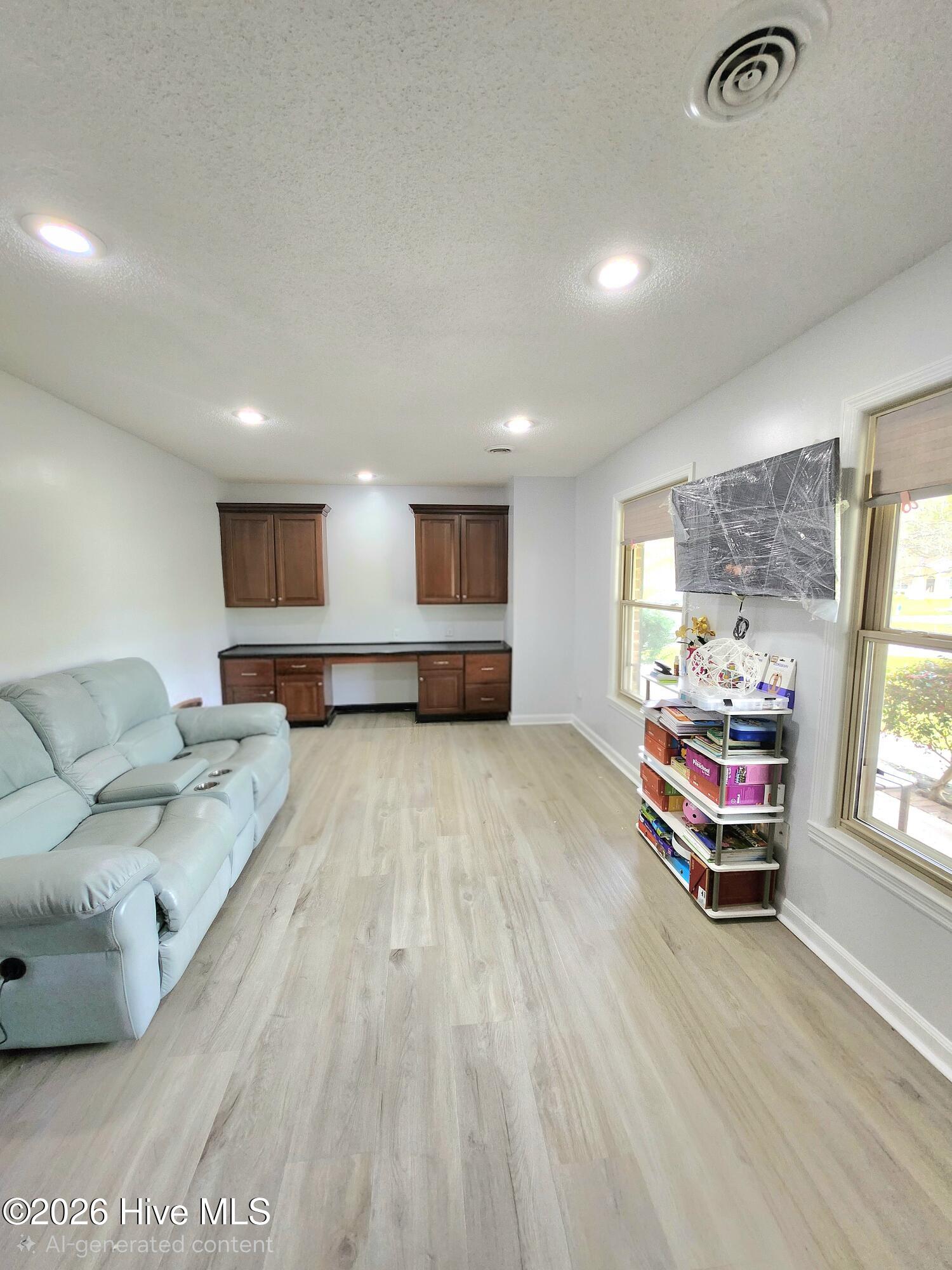 100563427 | Photo 21