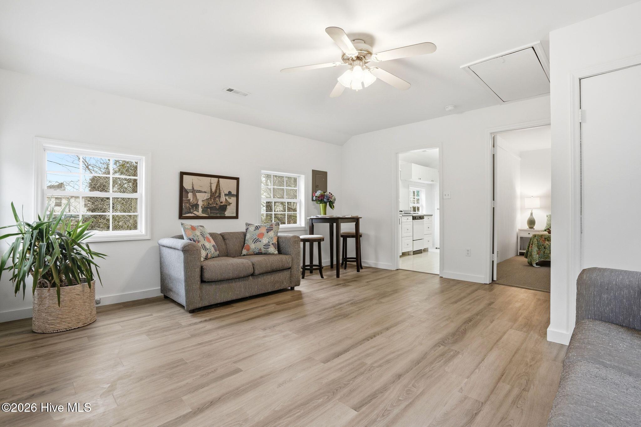 100553931 | Photo 14