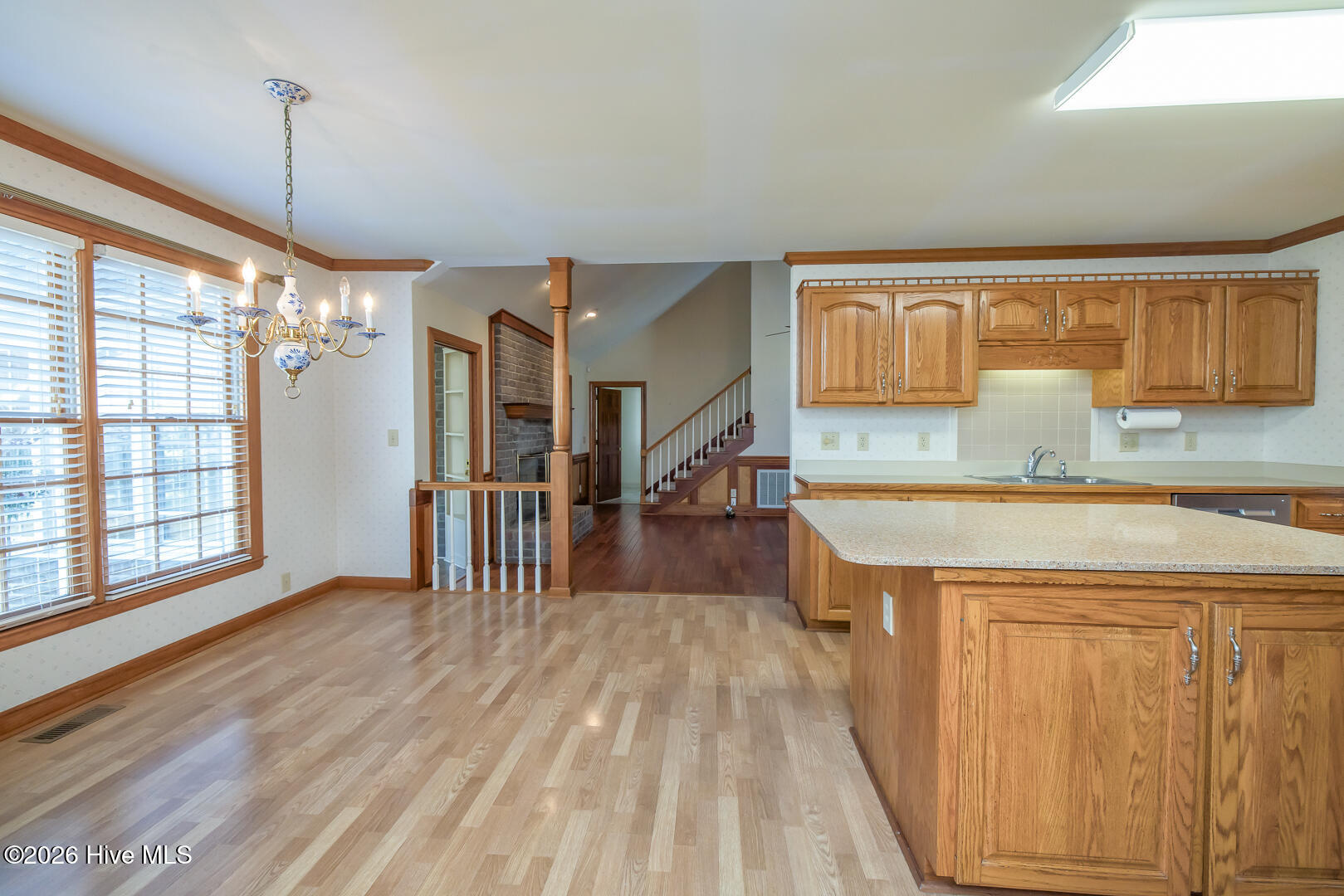 100570429 | Photo 26