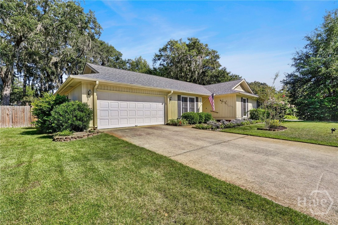 Photo 3 of Single family home for sale at 928 Moss Dr, Savannah, GA 31410 | MLS# SA365392 | Listing updated on 2026-10-09