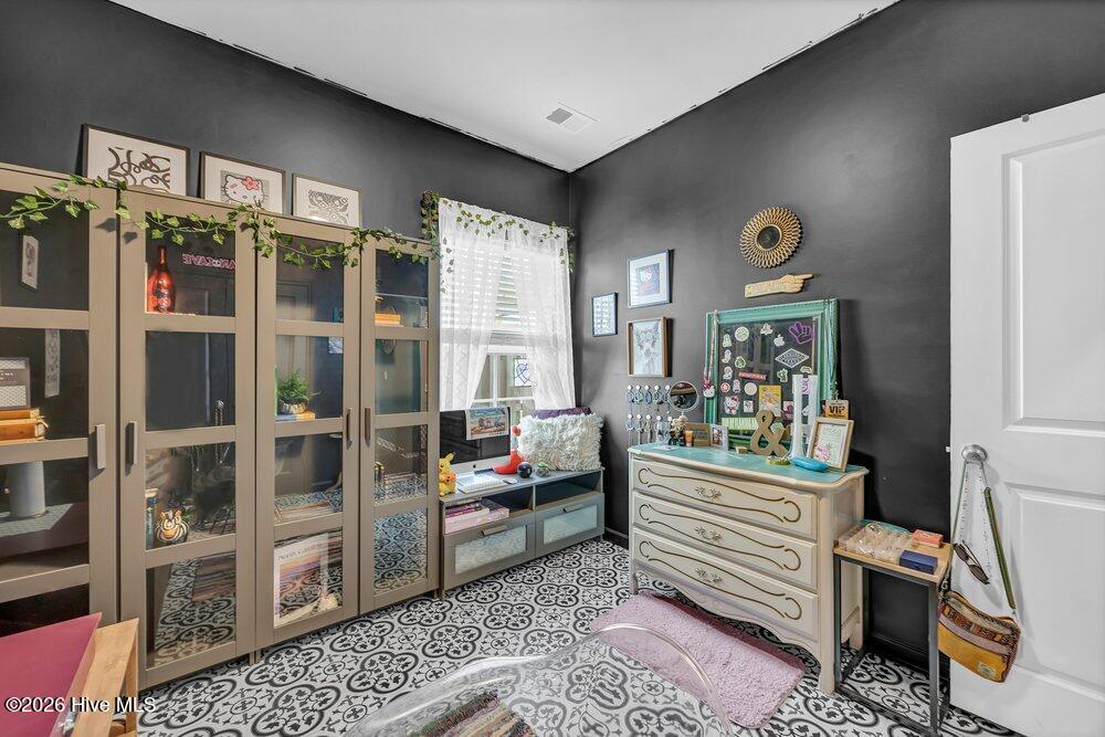 100569787 | Photo 21