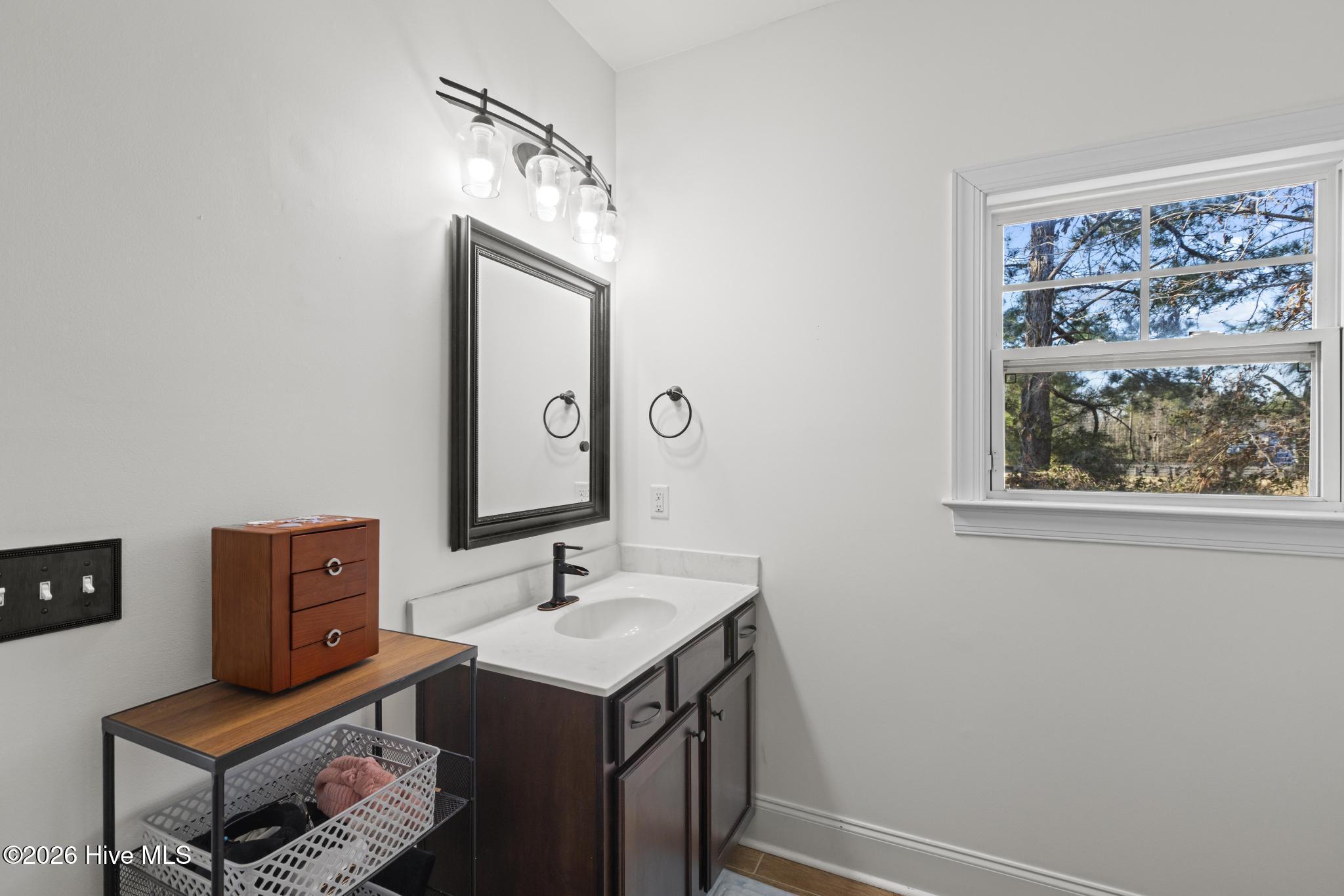 100555770 | Photo 47