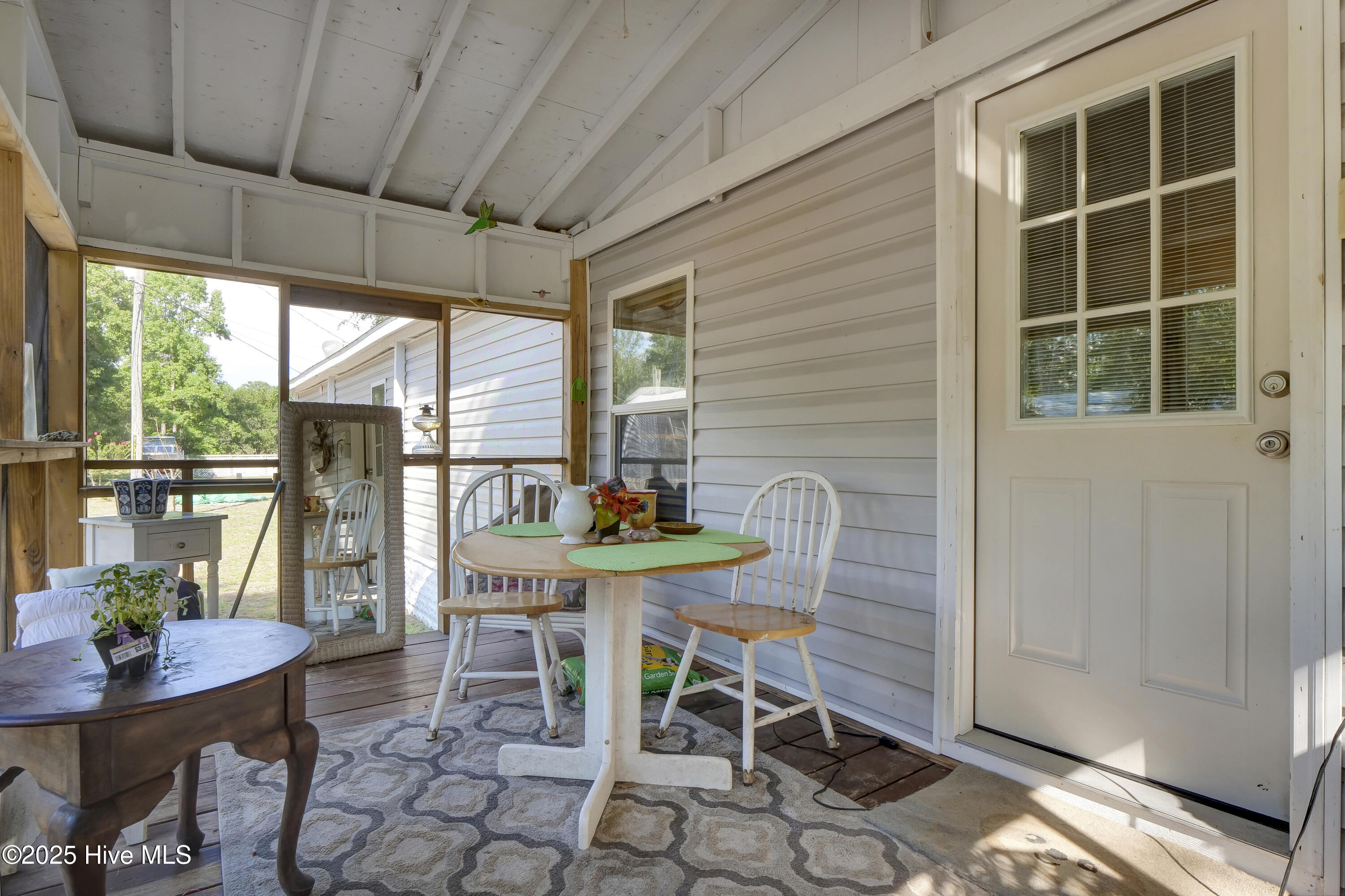 100522648 | Photo 11