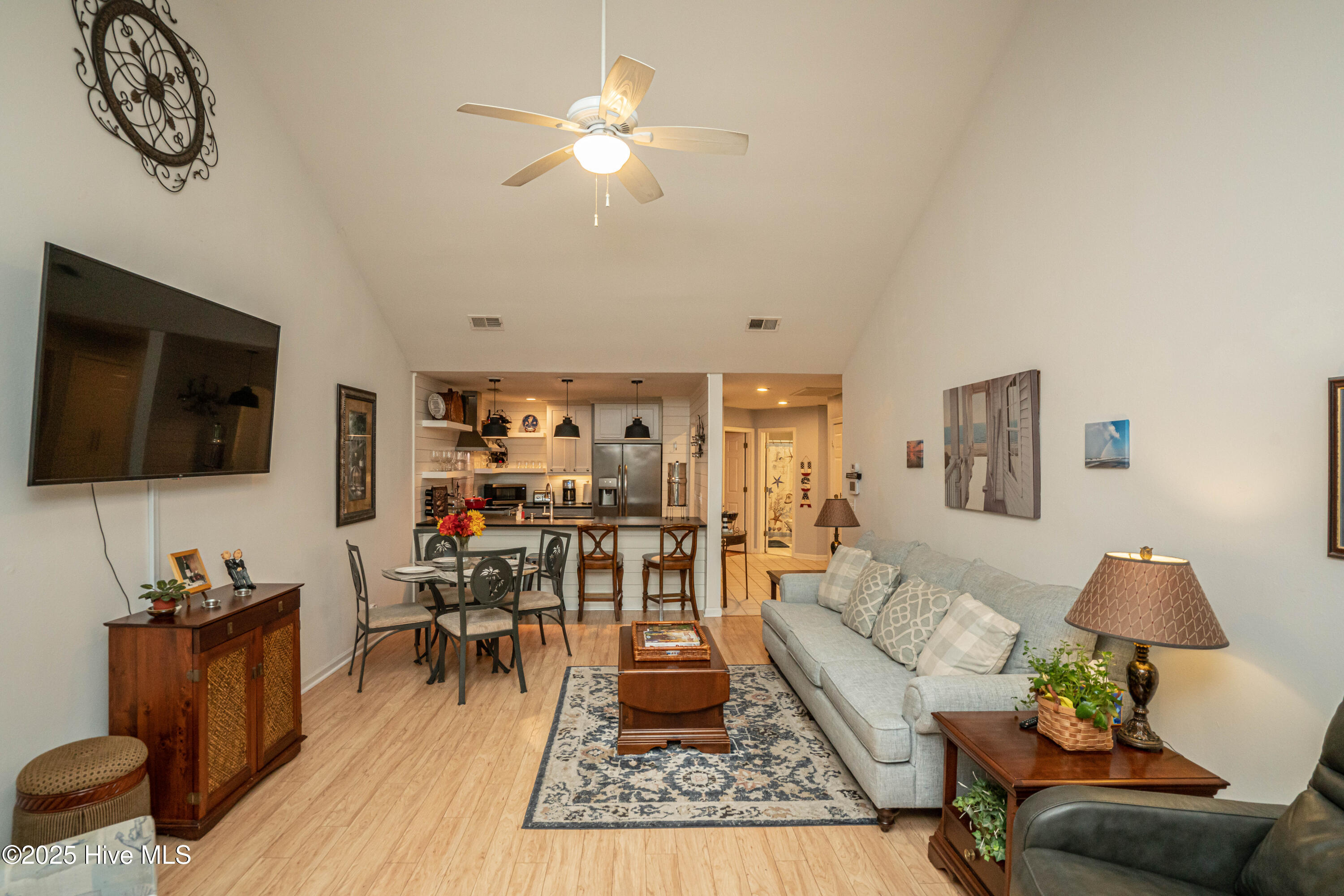 100536080 | Photo 16