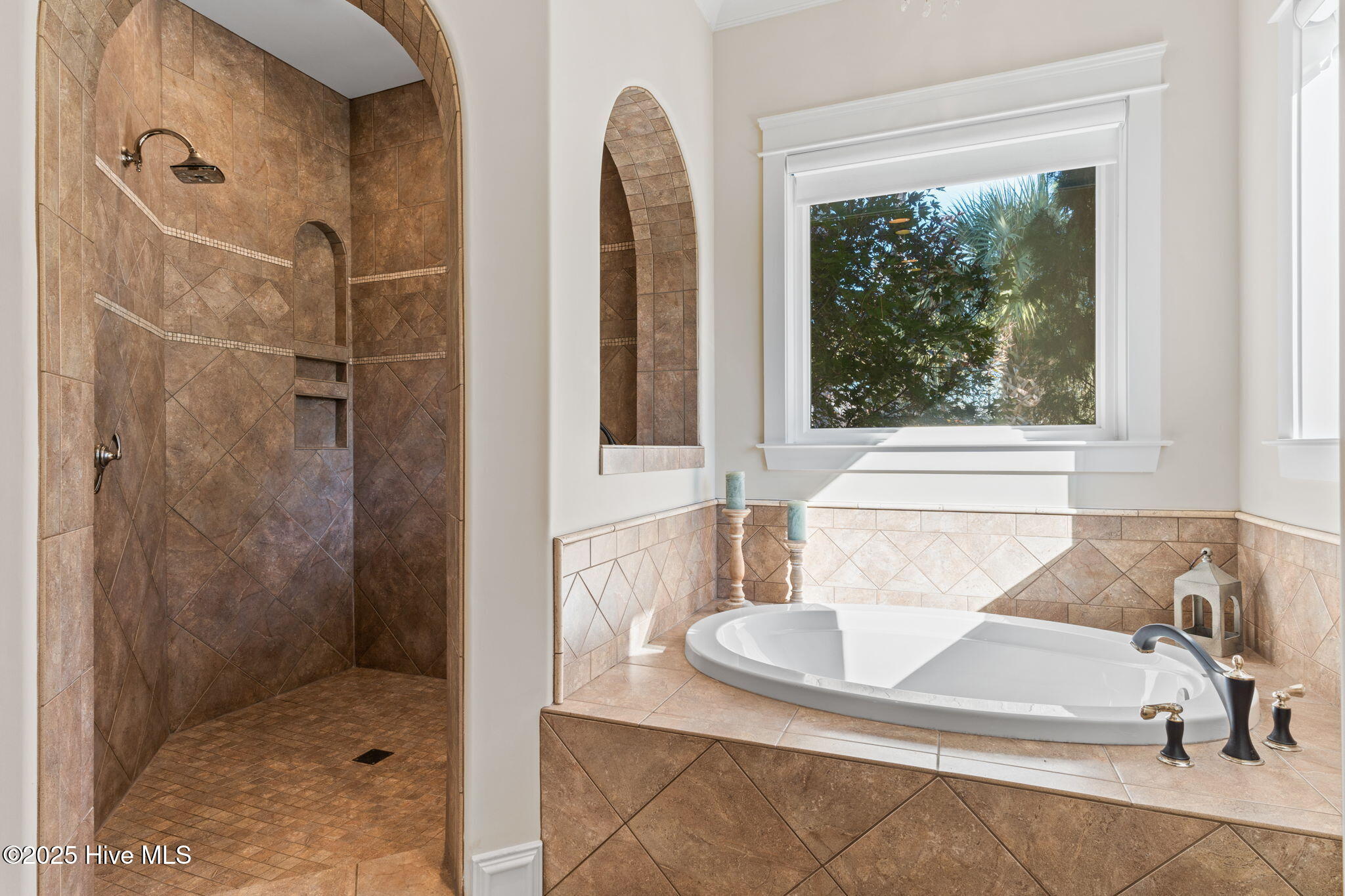 100540302 | Photo 39