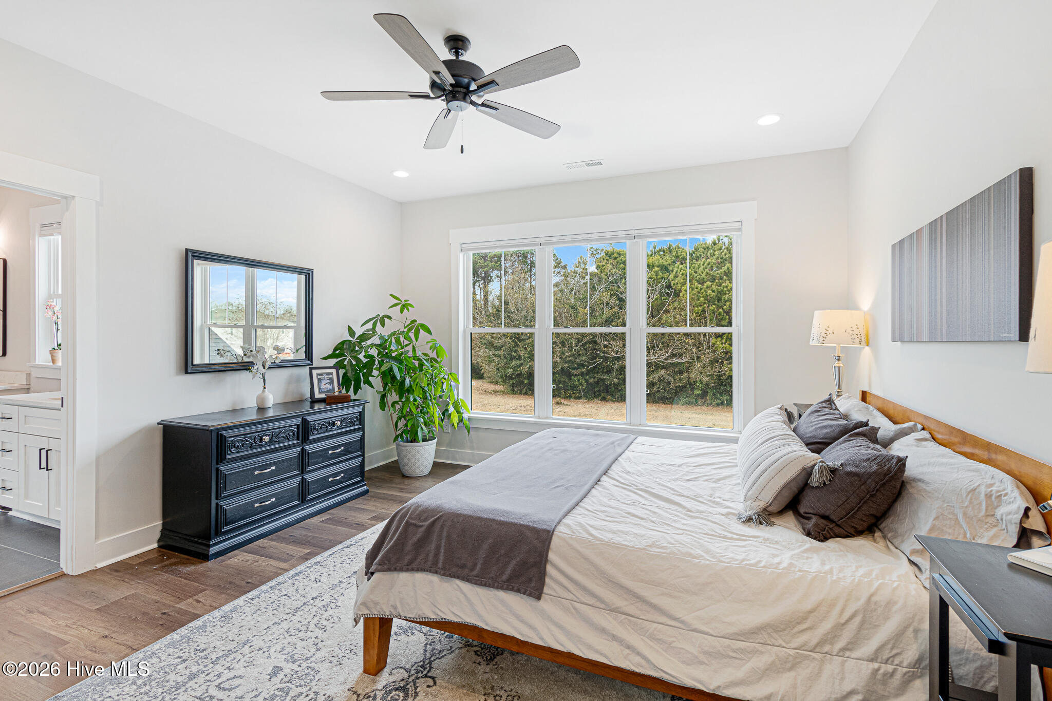 100556315 | Photo 21