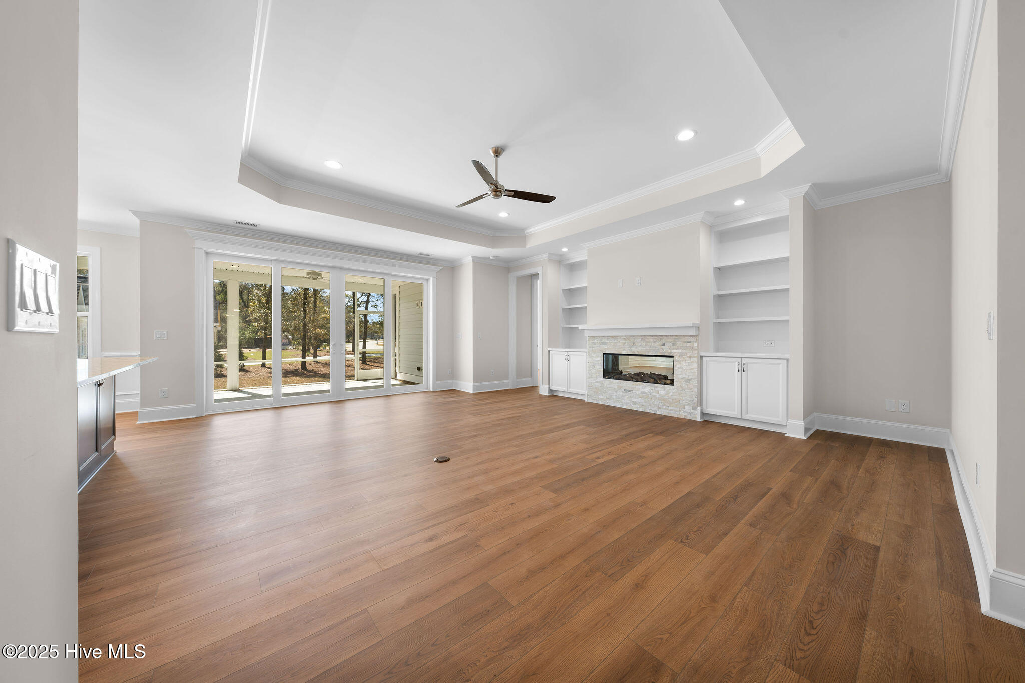 100488997 | Photo 16