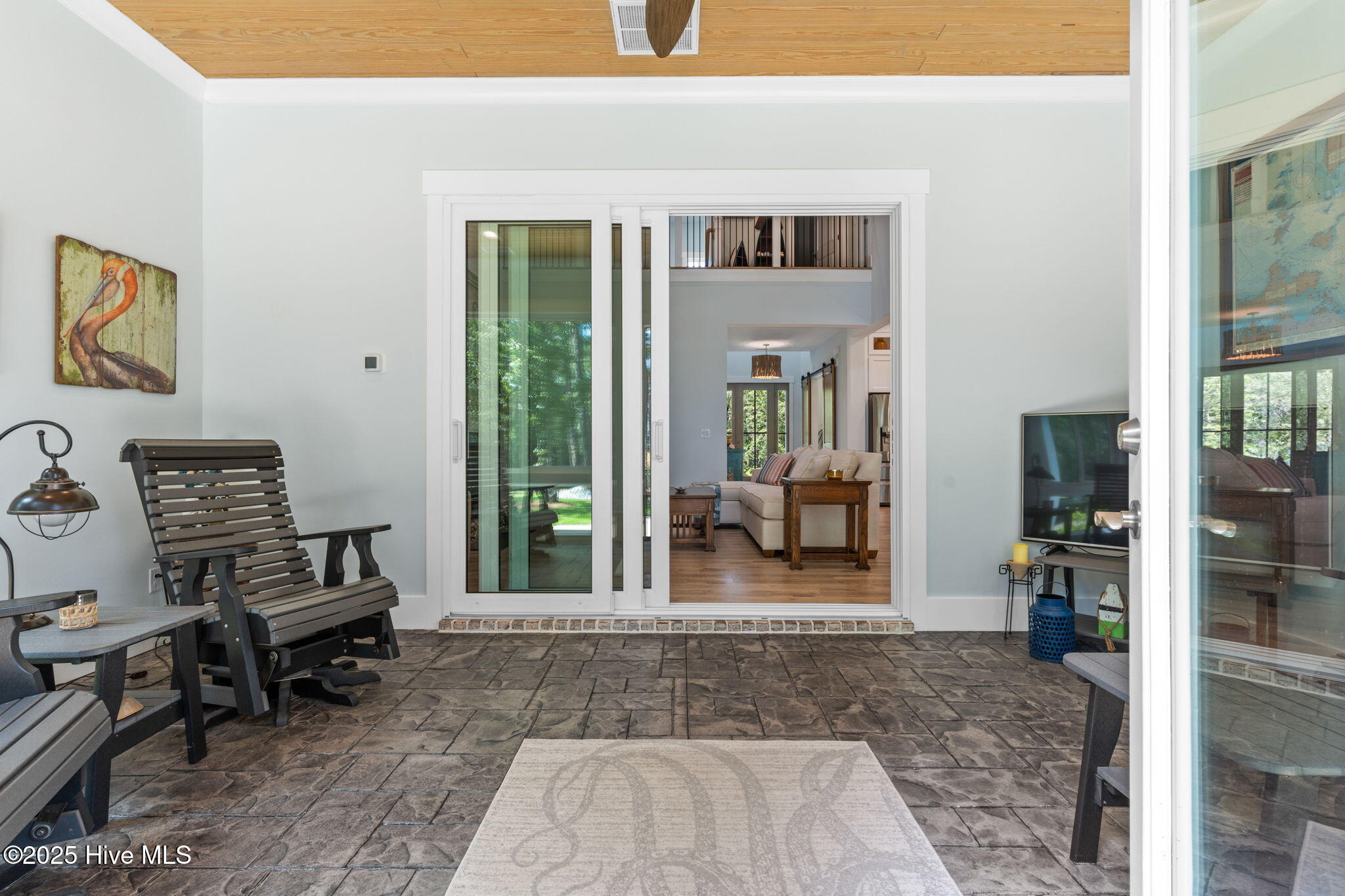 100516887 | Photo 28