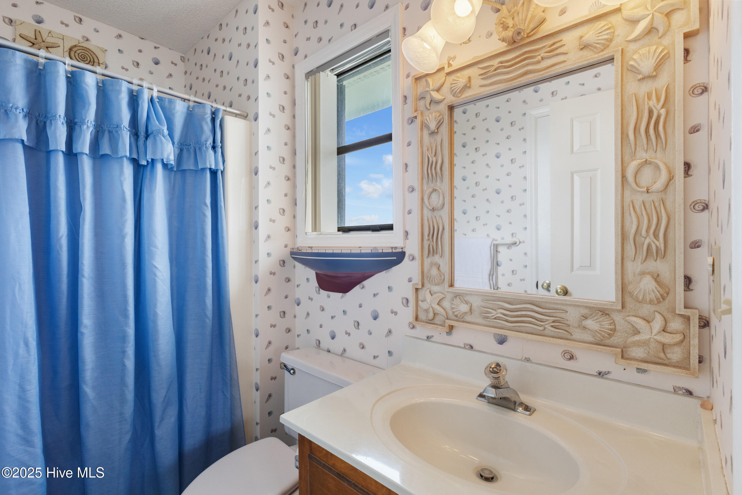 100548535 | Photo 12