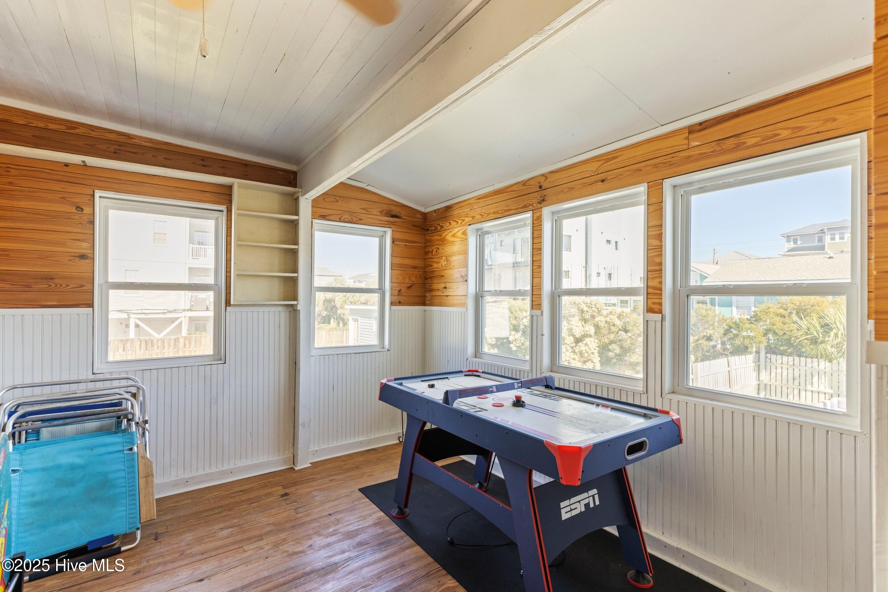 100567427 | Photo 36