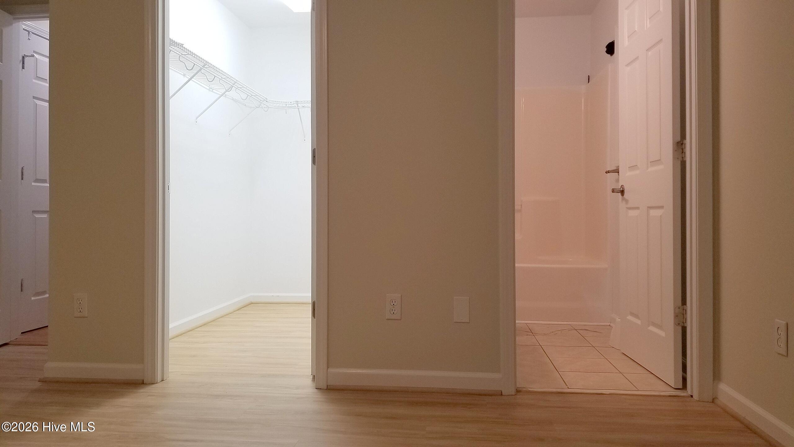 100548783 | Photo 15