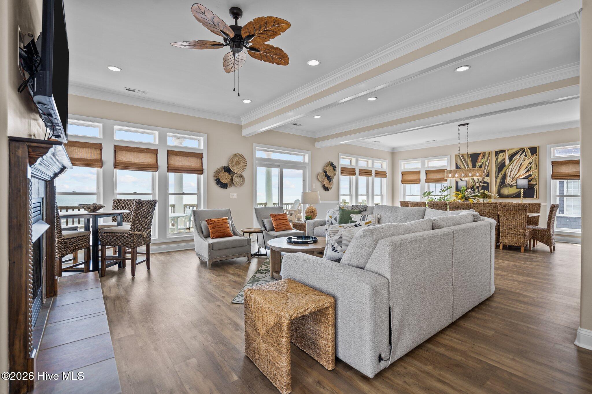 100562244 | Photo 32