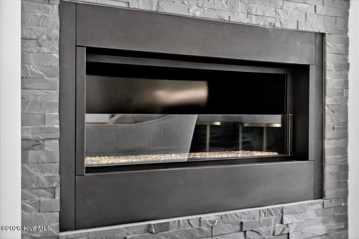 100548349 | Photo 18