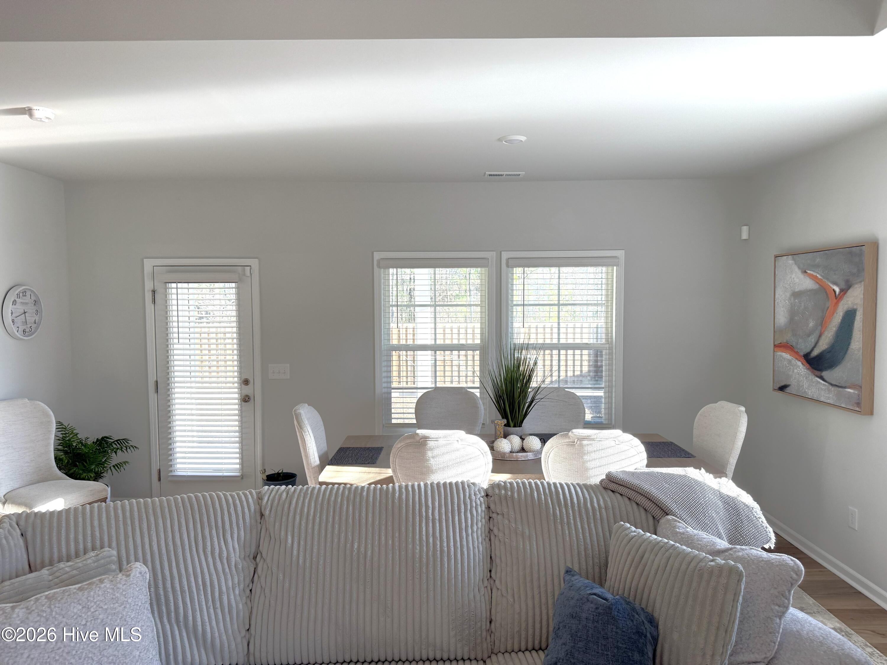 100558248 | Photo 19