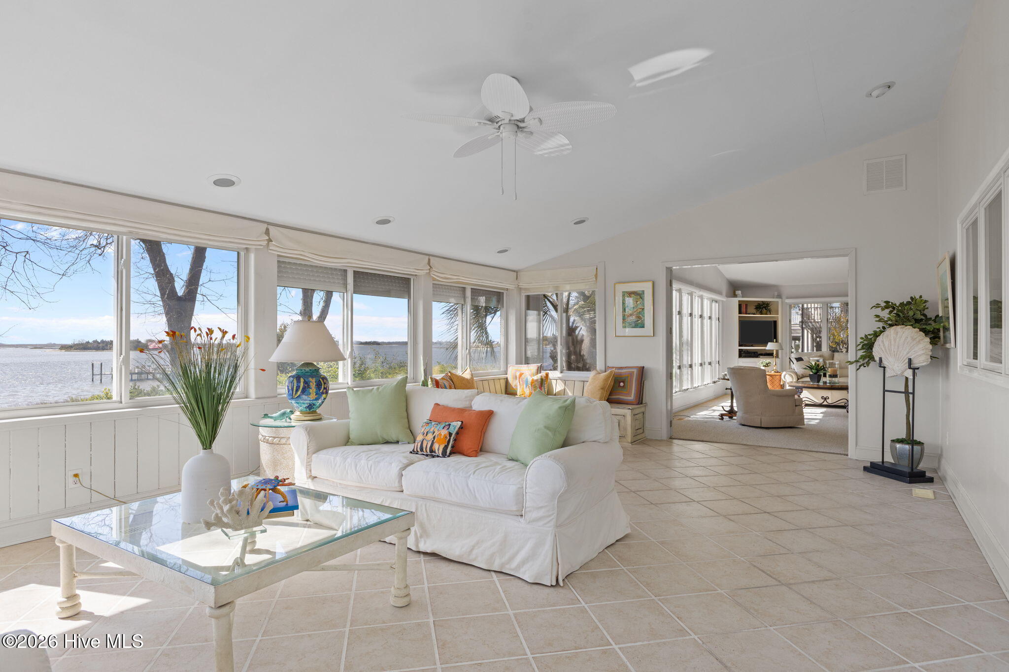 100564648 | Photo 16