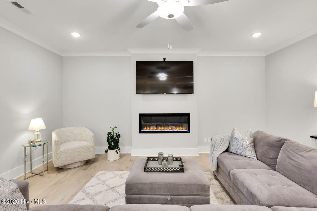 100549717 | Photo 13