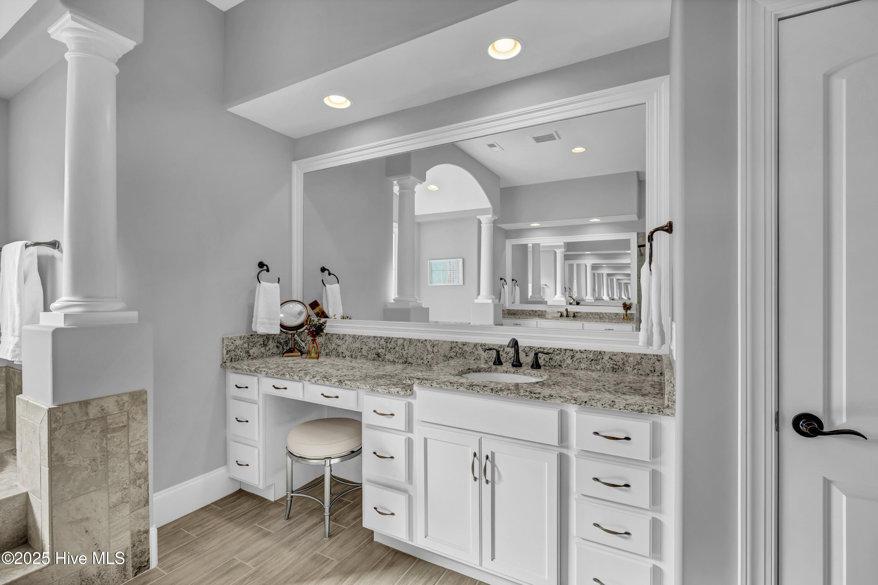 100546758 | Photo 26