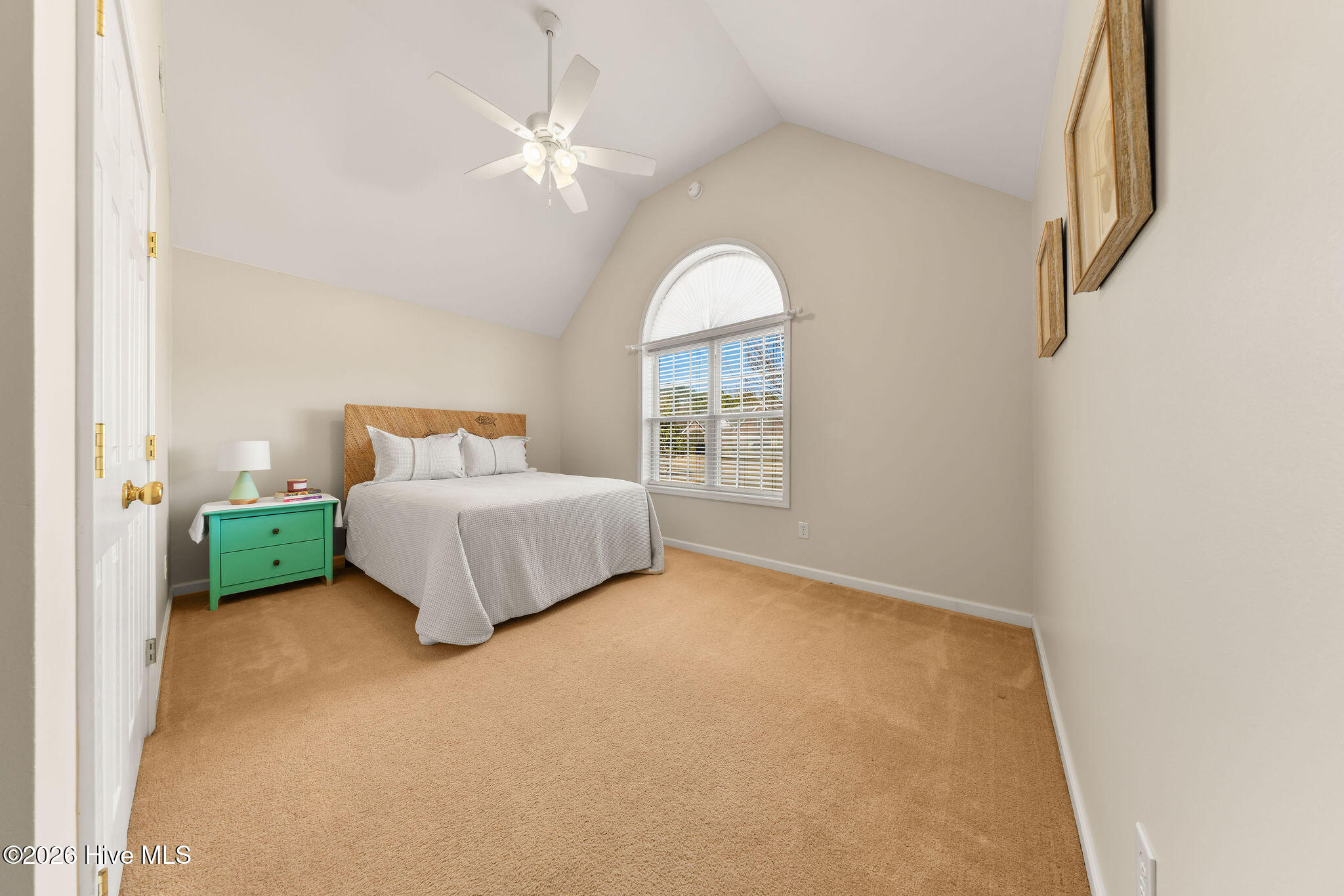 100554180 | Photo 39