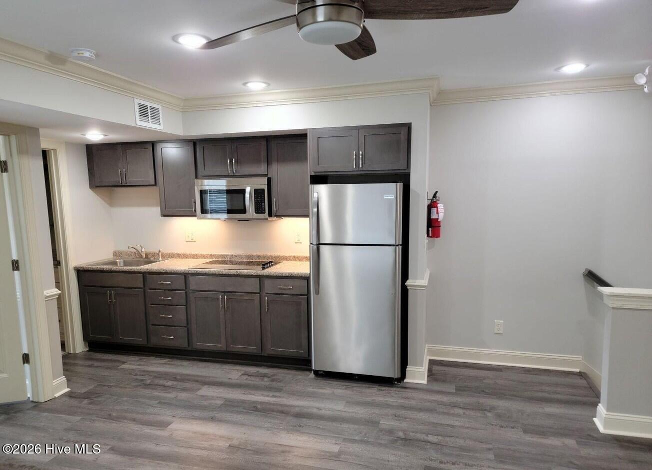 100558231 | Photo 11