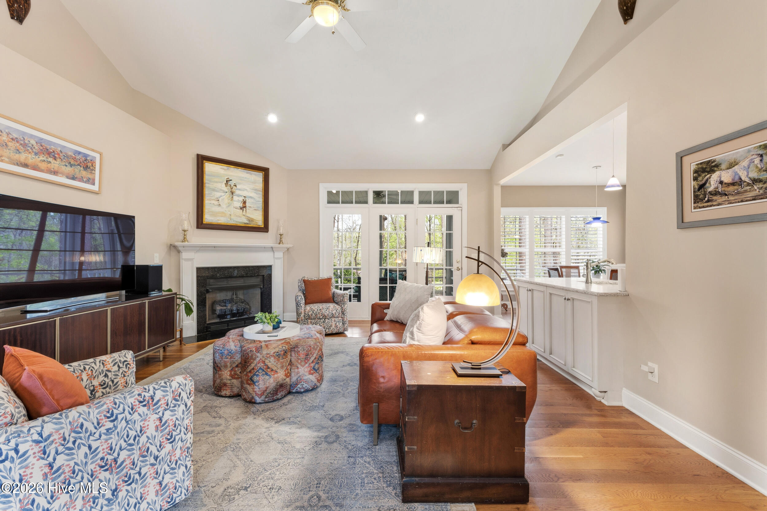 100564040 | Photo 11