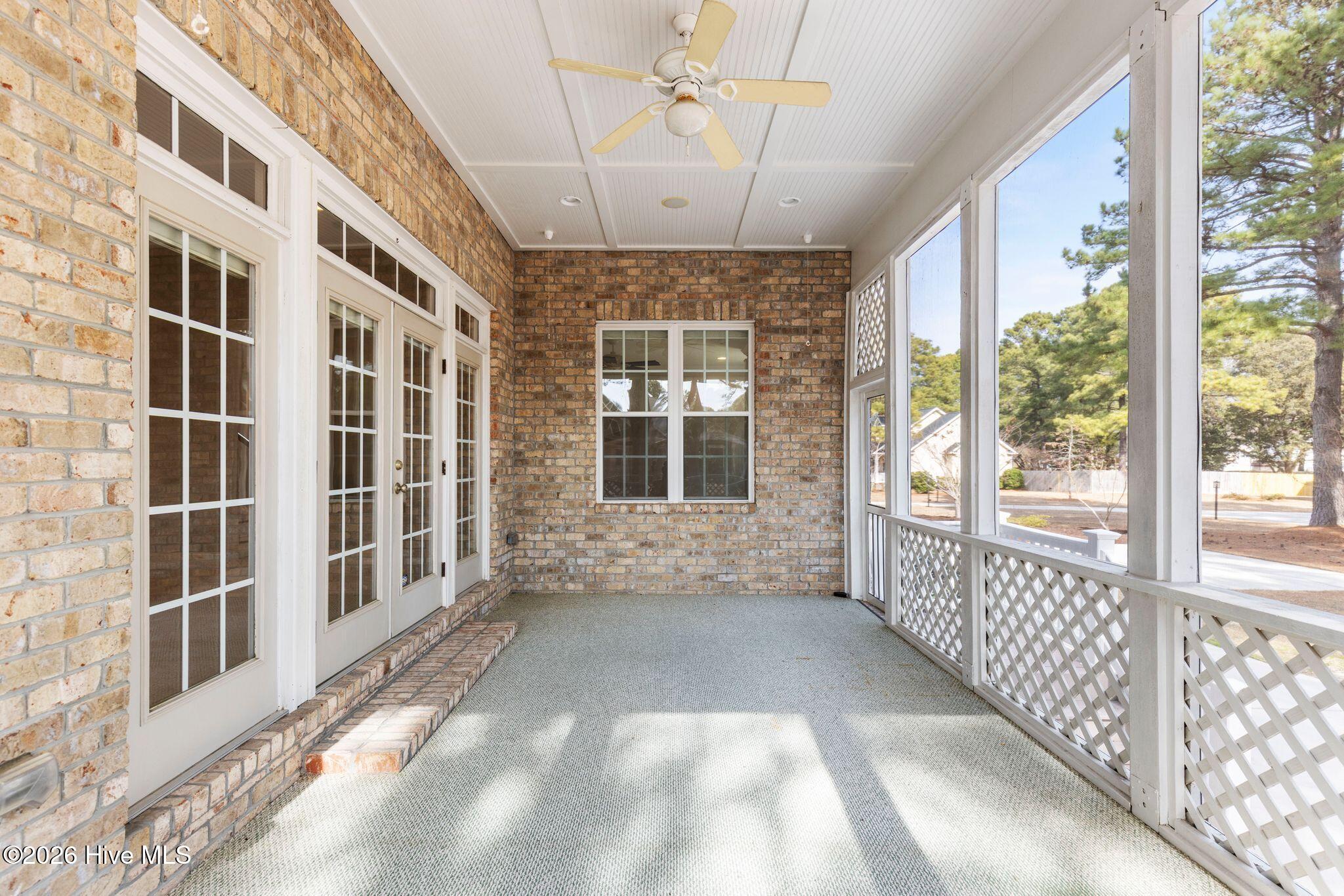 100553307 | Photo 85