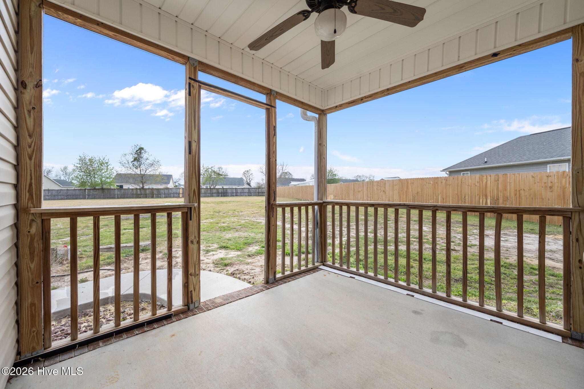 100562235 | Photo 42