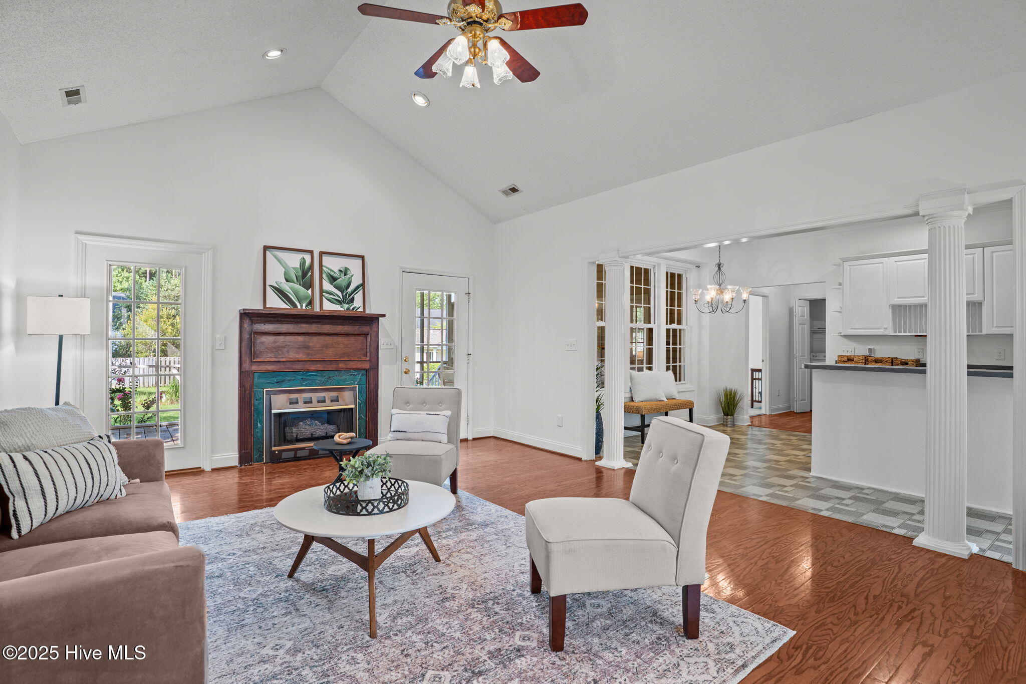 100511511 | Photo 12