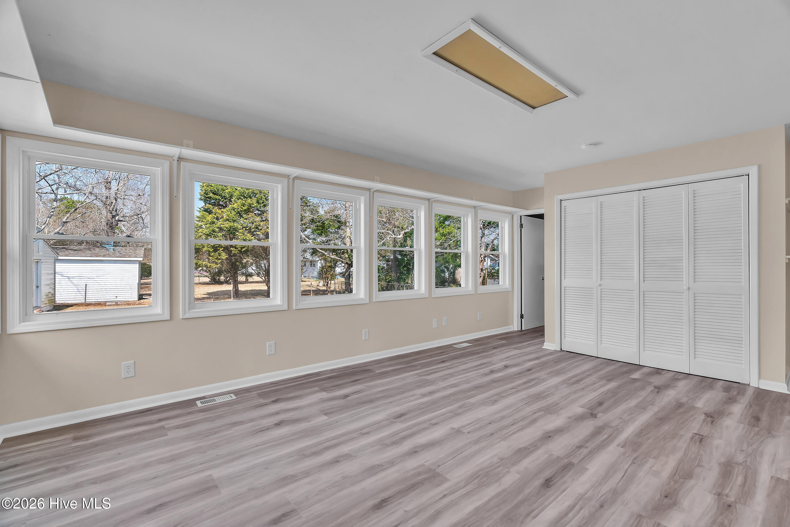 100557888 | Photo 20