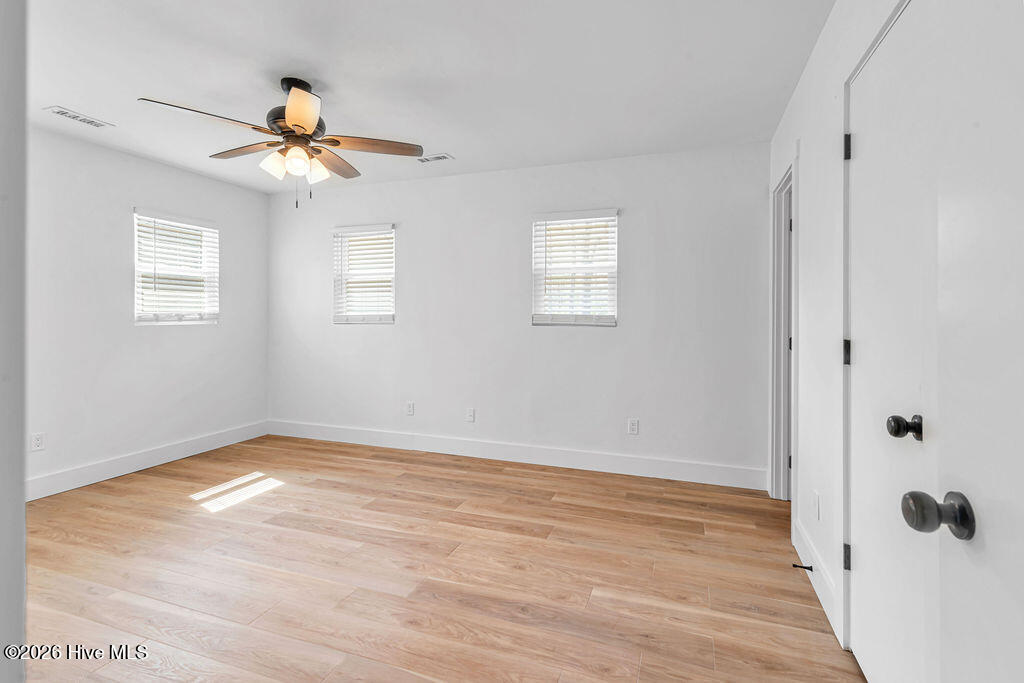 100566377 | Photo 24