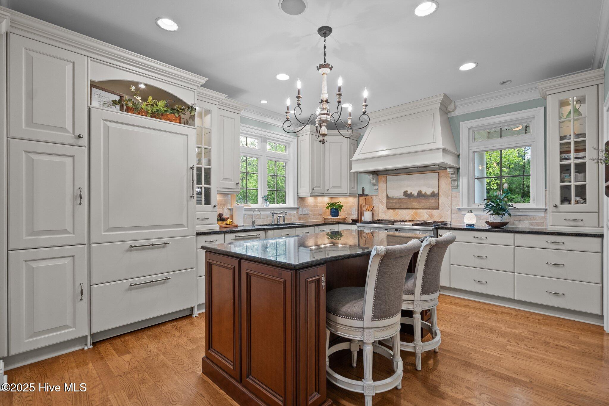 100565962 | Photo 46