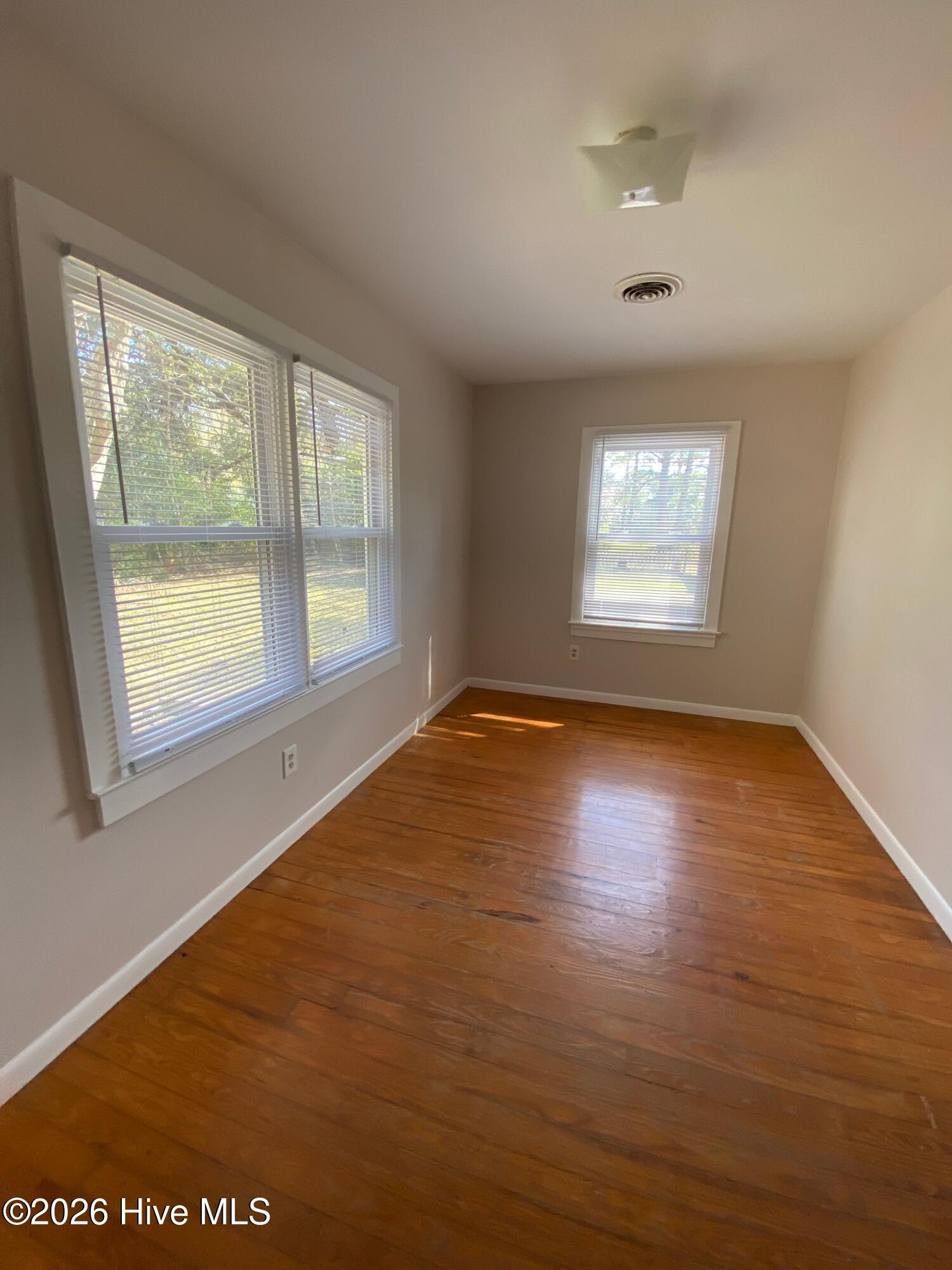 100565723 | Photo 15