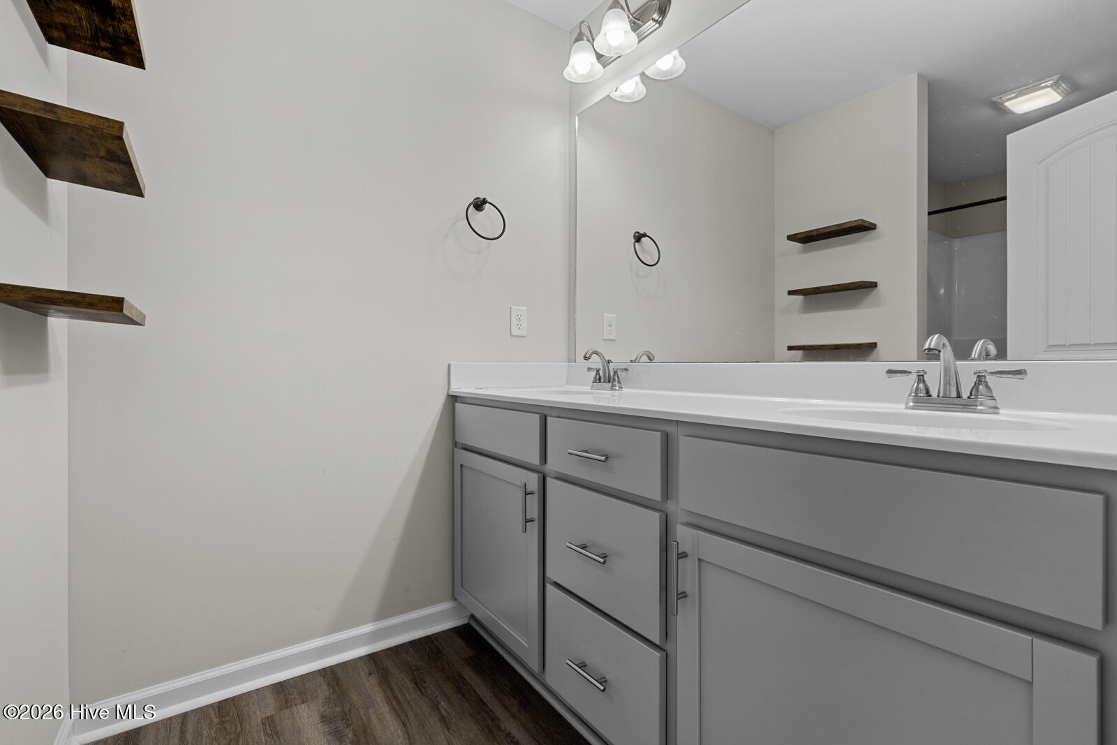 100542191 | Photo 25