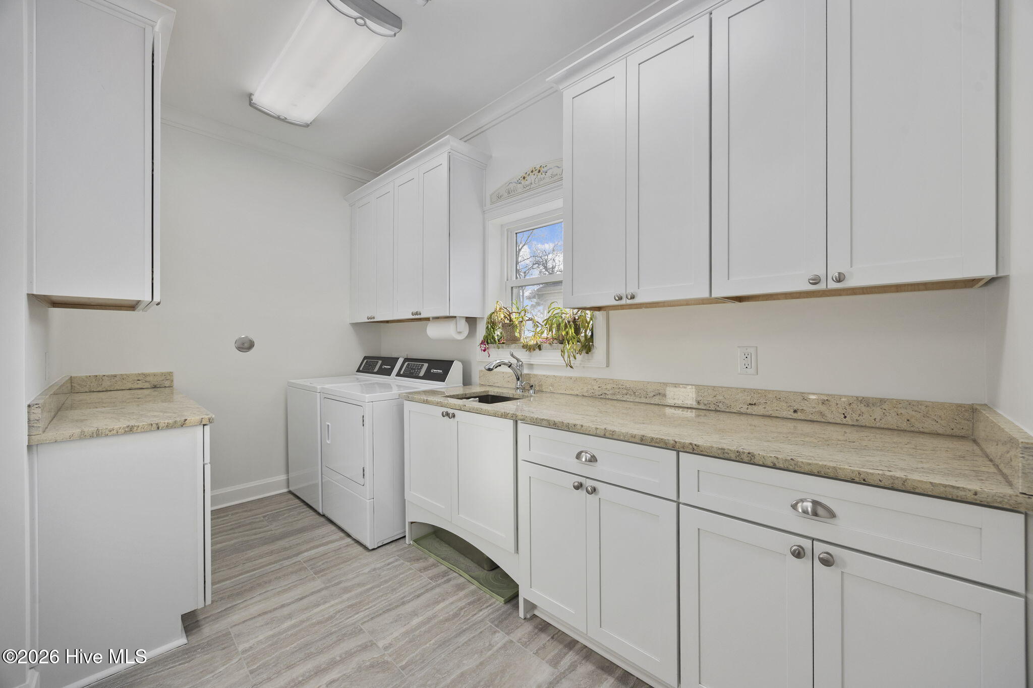 100553128 | Photo 33