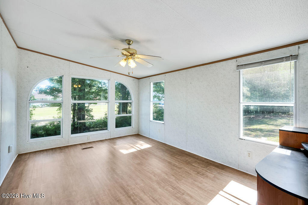 100569938 | Photo 21