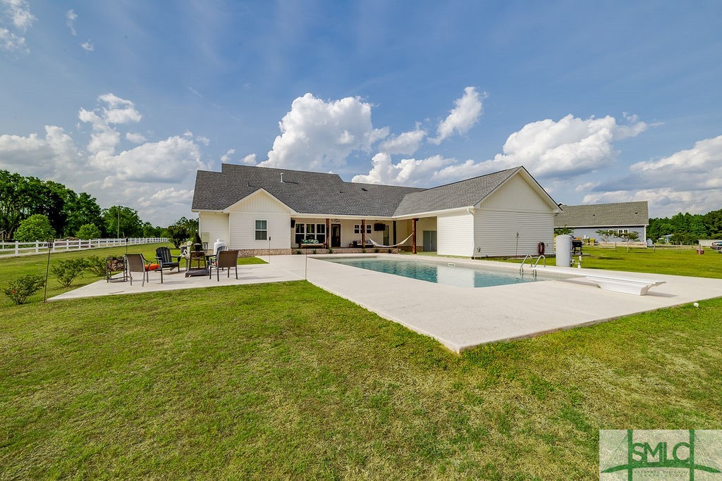 Pool deck / rear