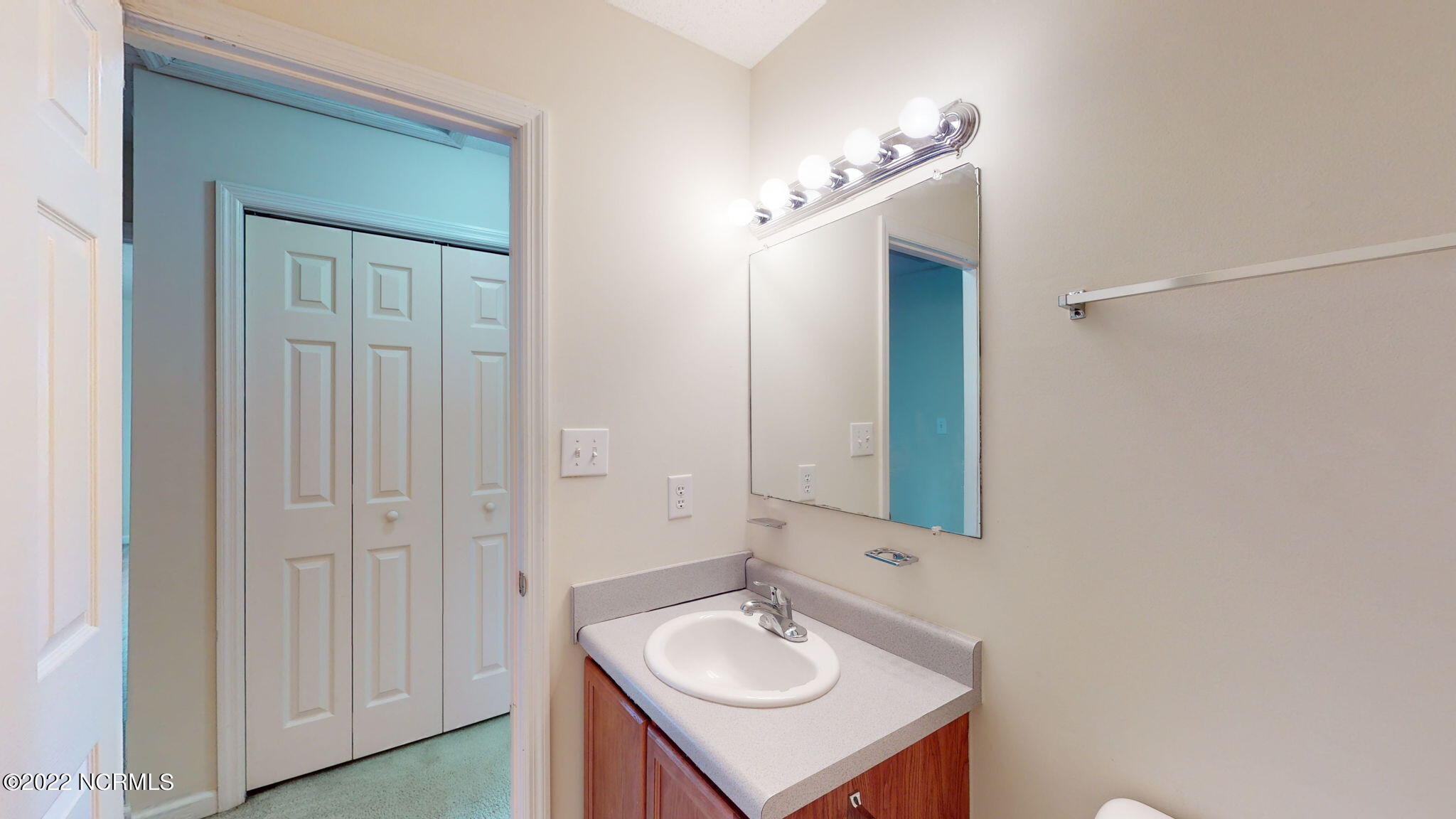 100550244 | Photo 23